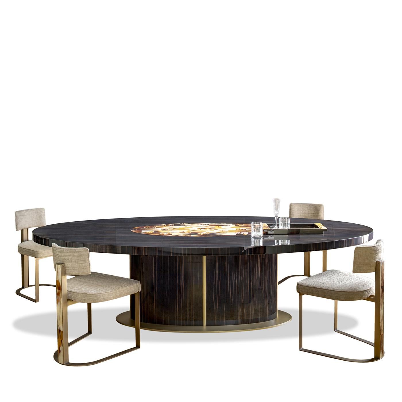Nettuno Mesa de comedor ovalada de ébano con incrustaciones de cuerno Italiano en venta