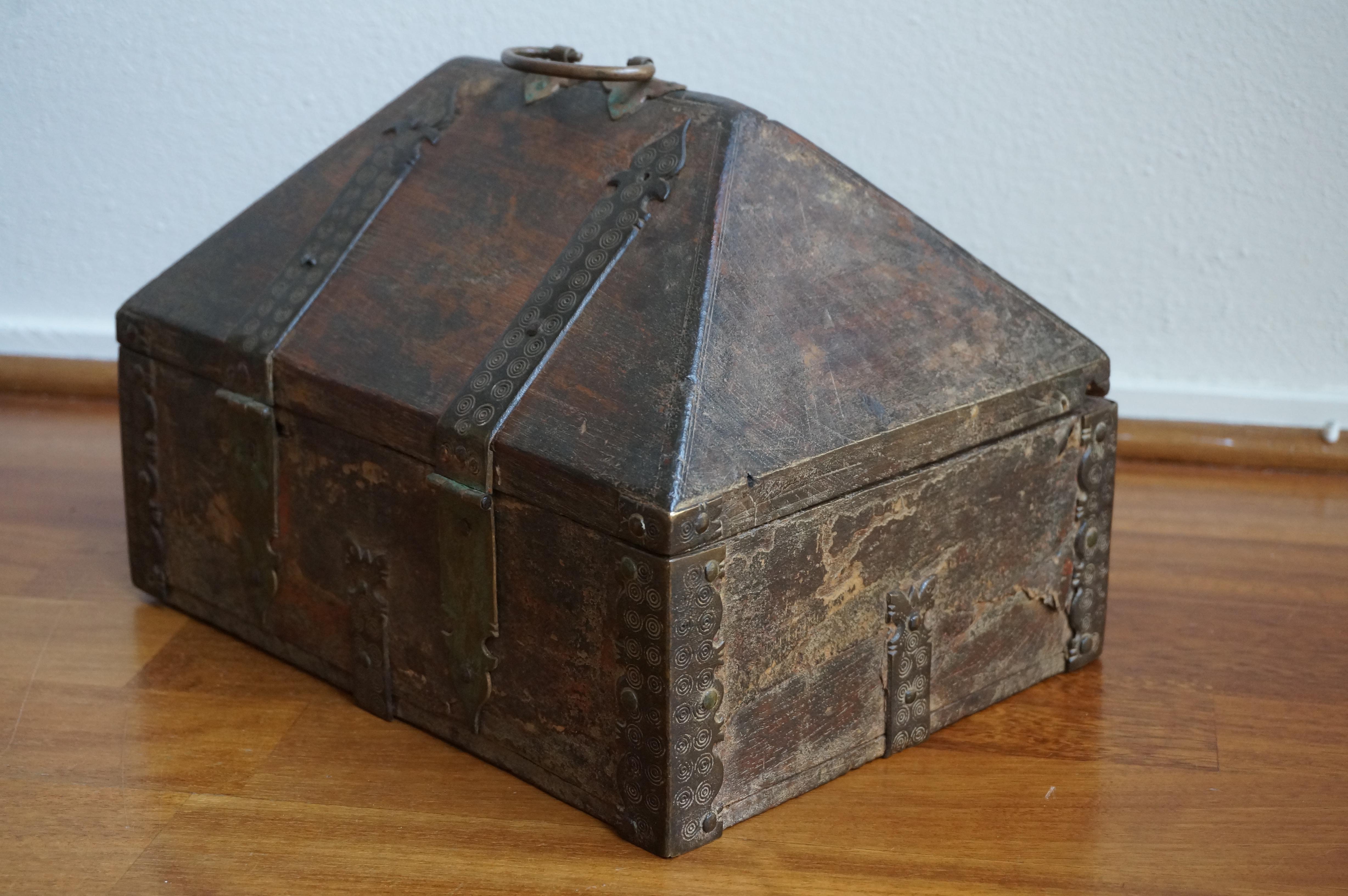 Nettur Petti-Schmuckkästchen, Dowry-Schachtel, Indien, 18. Jahrhundert im Angebot 4