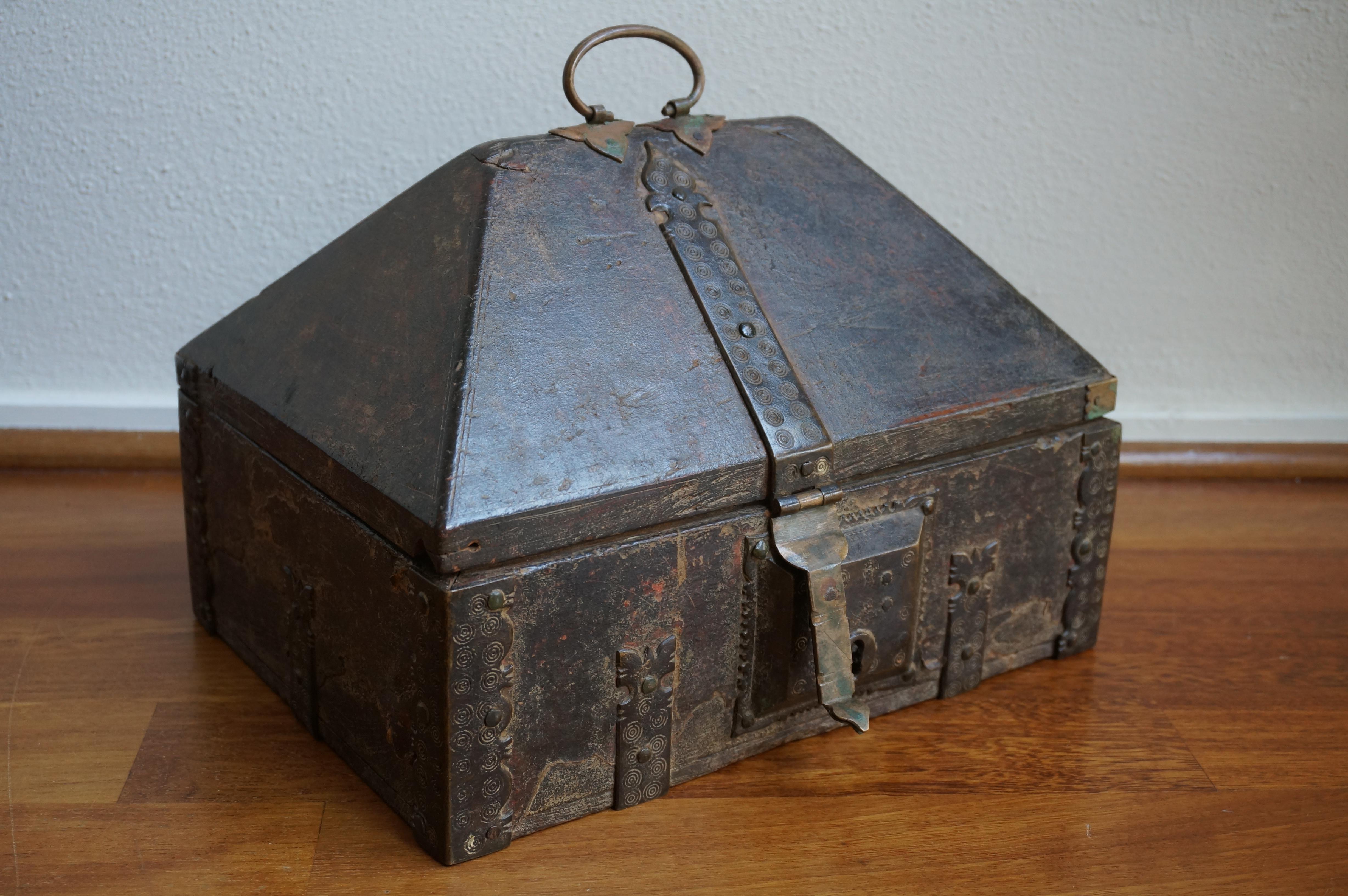 Nettur Petti-Schmuckkästchen, Dowry-Schachtel, Indien, 18. Jahrhundert im Angebot 2