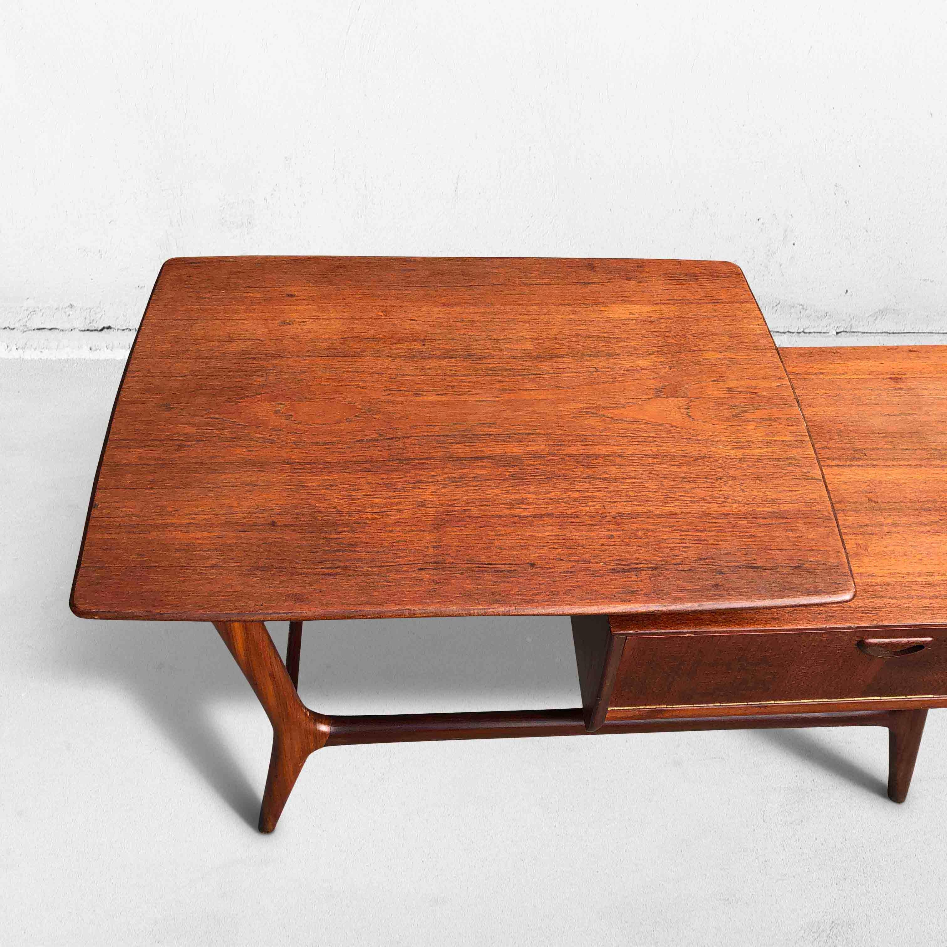 This side table model 