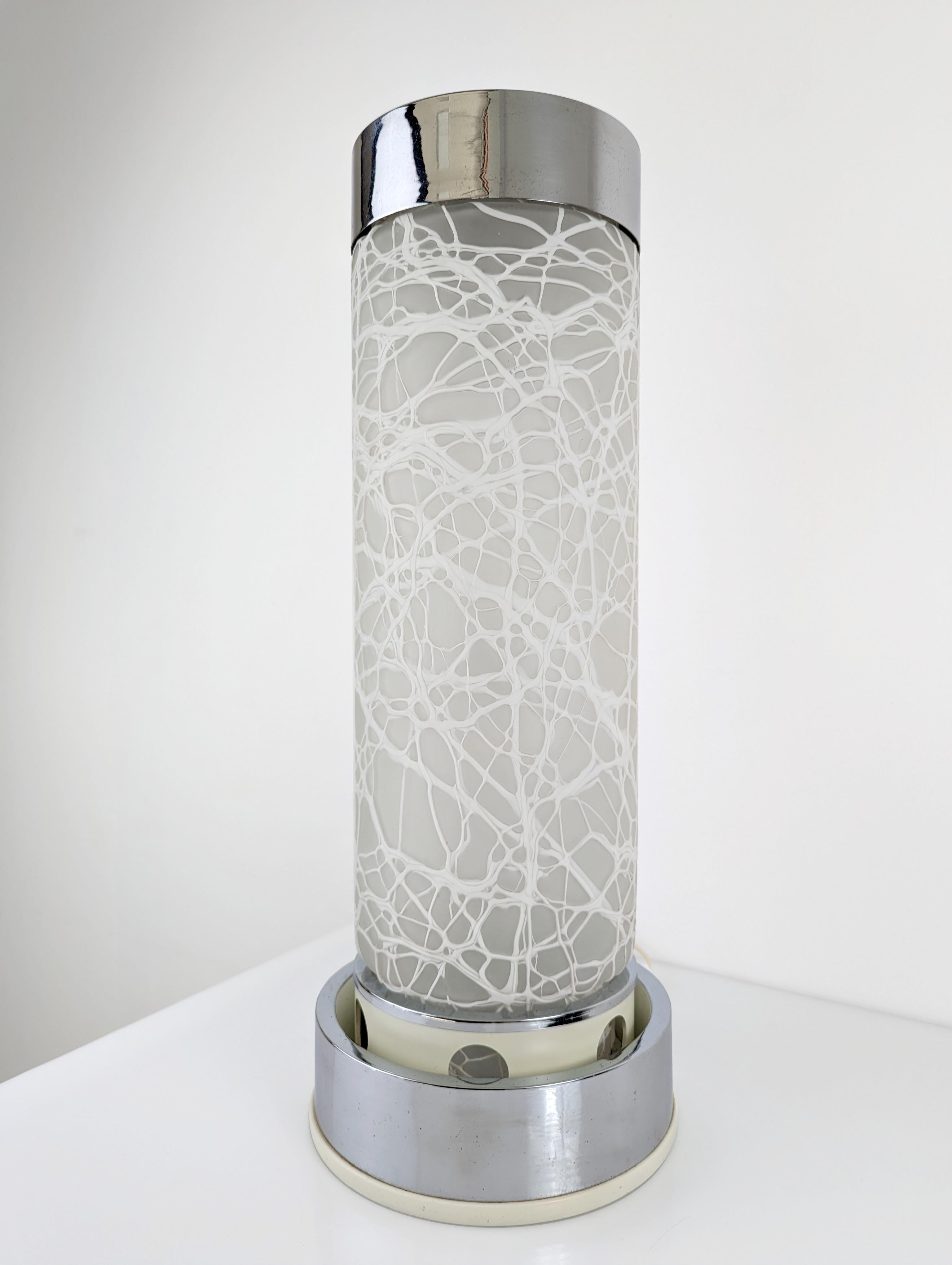 Large super exclusive table lamp made of a spectacular Murano glass with a white neuronal pattern, this incredible glass was also used by Angelo Brotto for Esperia in his most important works, as a 