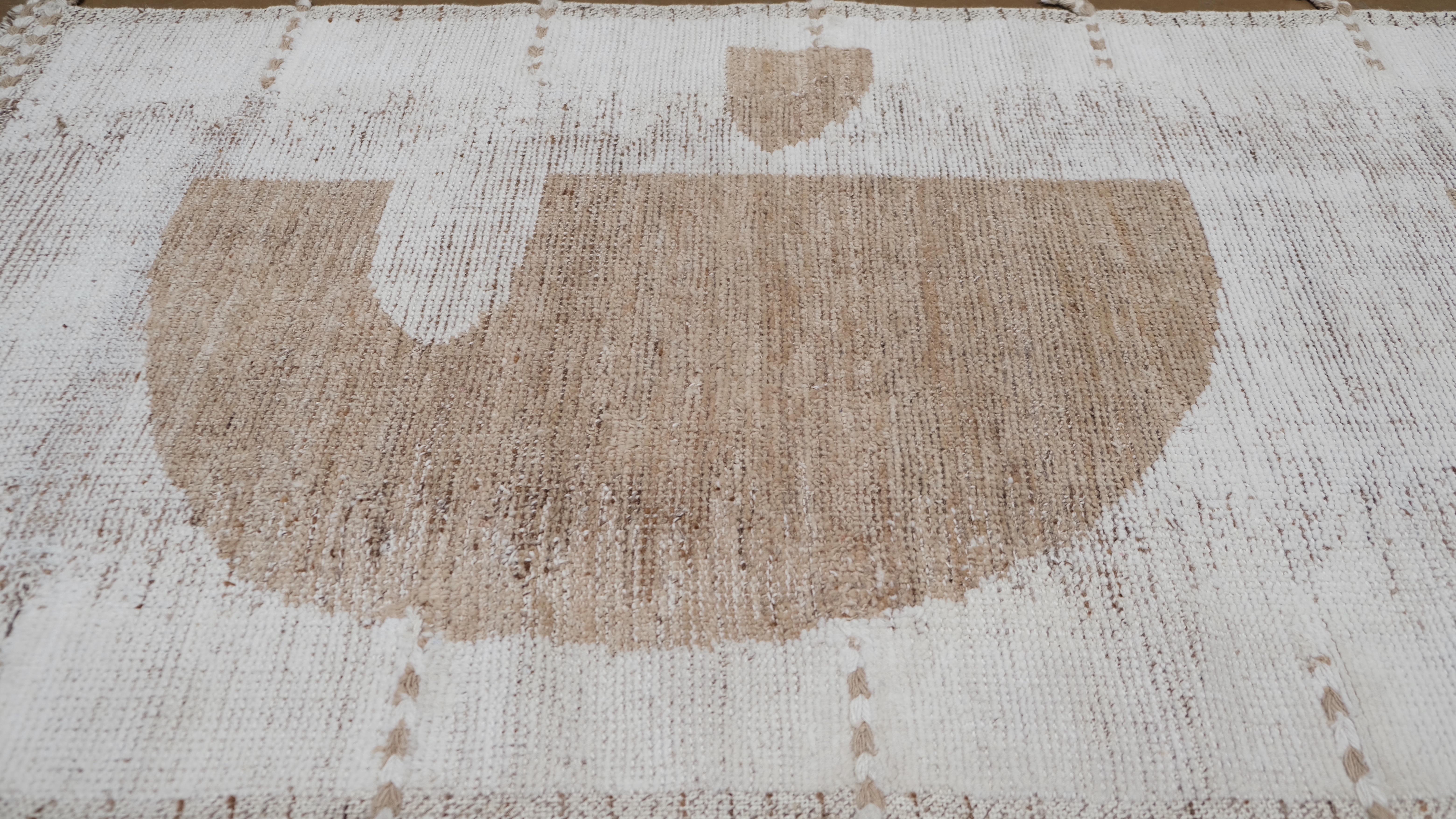Modern Neutral Abstract Half-Circle Designed Wool Runner Rug 3'2''x8'10'' For Sale