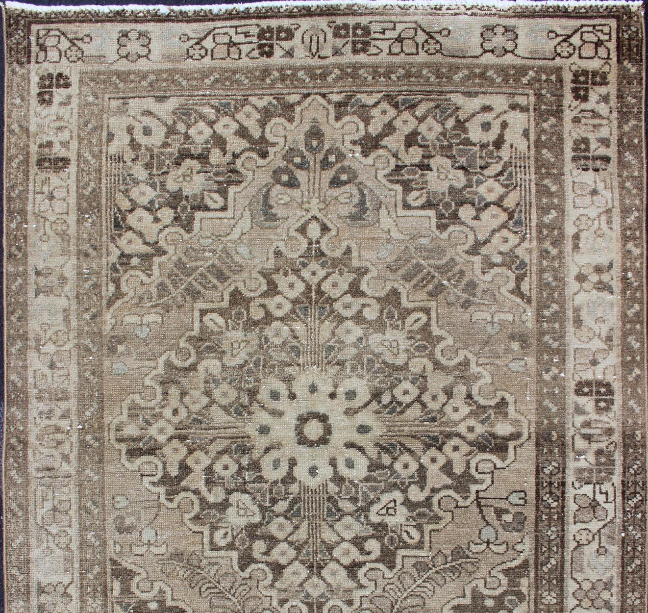Vintage Persian Lilihan rug with center medallion in neutral tones, rug h-711-39, country of origin / type: Iran / Lilihan, circa 1950

This spectacular midcentury Persian Lilihan (circa 1950) bears a magnificent splendor indicative of royal