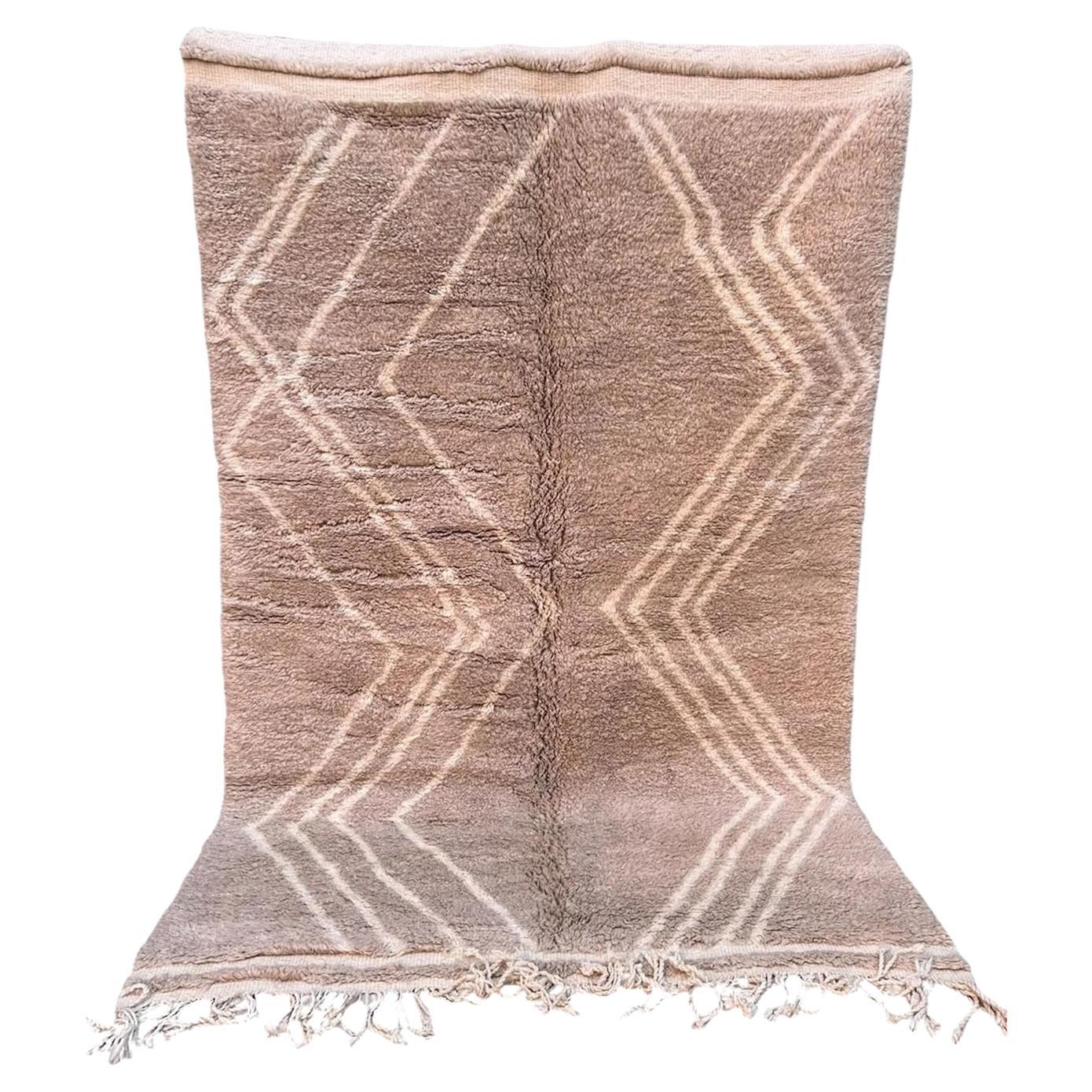 Neutraler klassischer marokkanischer Wollteppich Beni M
Rirt Handgewebt Taupe Grau Braun Teppich