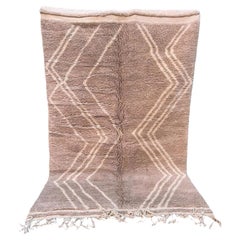 Neutraler klassischer marokkanischer Wollteppich Beni M
Rirt Handgewebt Taupe Grau Braun Teppich