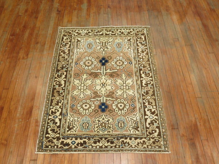 Neutral Color Persian Heriz Rug For Sale at 1stDibs