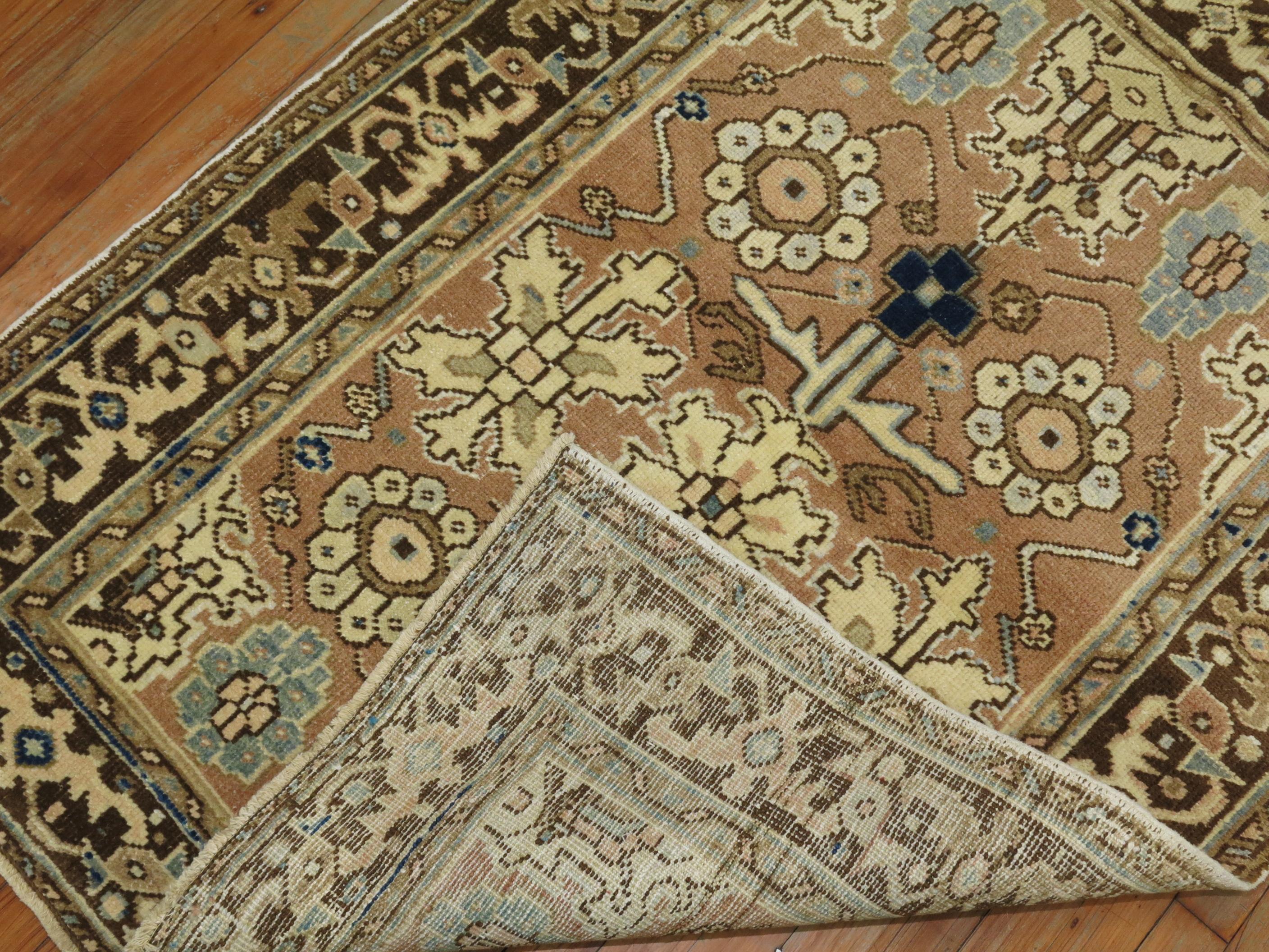 Neutral Color Persian Heriz Rug In Good Condition For Sale In New York, NY