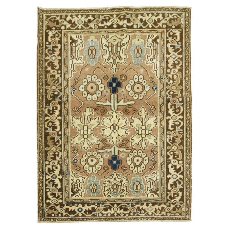 Neutral Color Persian Heriz Rug For Sale at 1stDibs