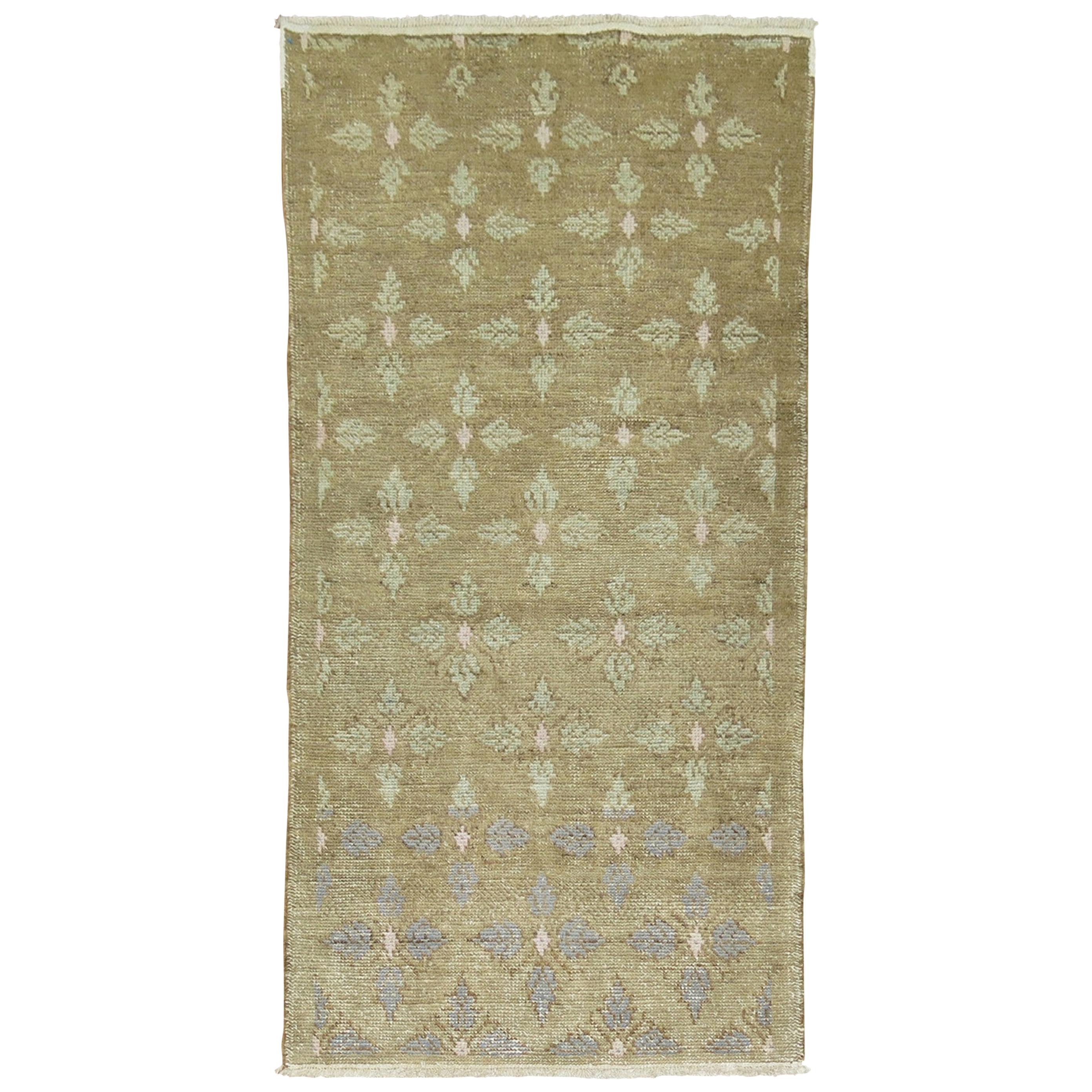 Neutral Color Turkish Scatter Rug, Mid-20th Century
