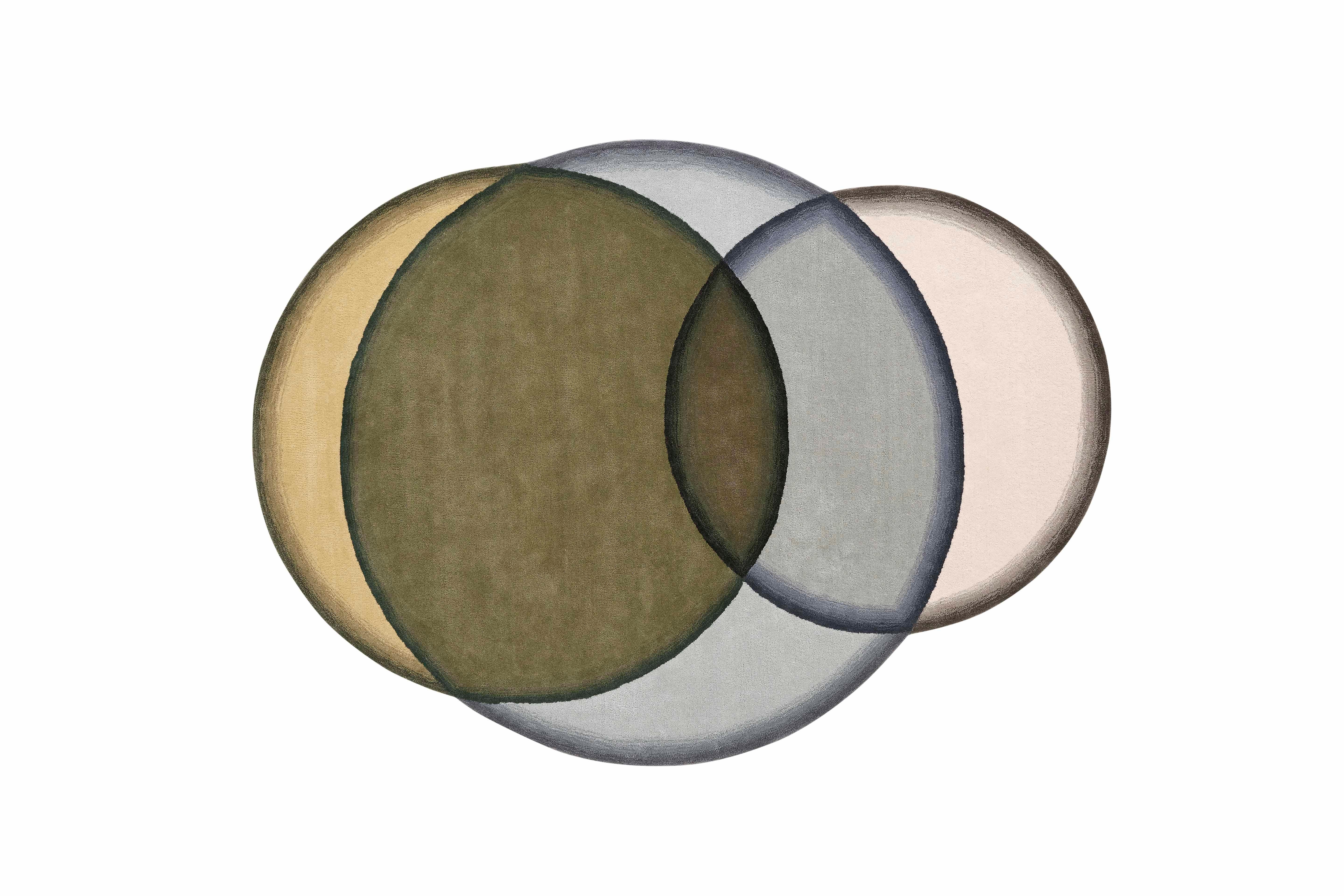 Neutral Crystal Rug by Gandia Blasco
Design by MUT Design
Dimensions: W 190 x H 260 cm. 
Materials: 100% wool.
Weight: 14.8 kg

Passion for life outdoors, a dream come true on the edge of a cliff in the north of Ibiza. The elemental and