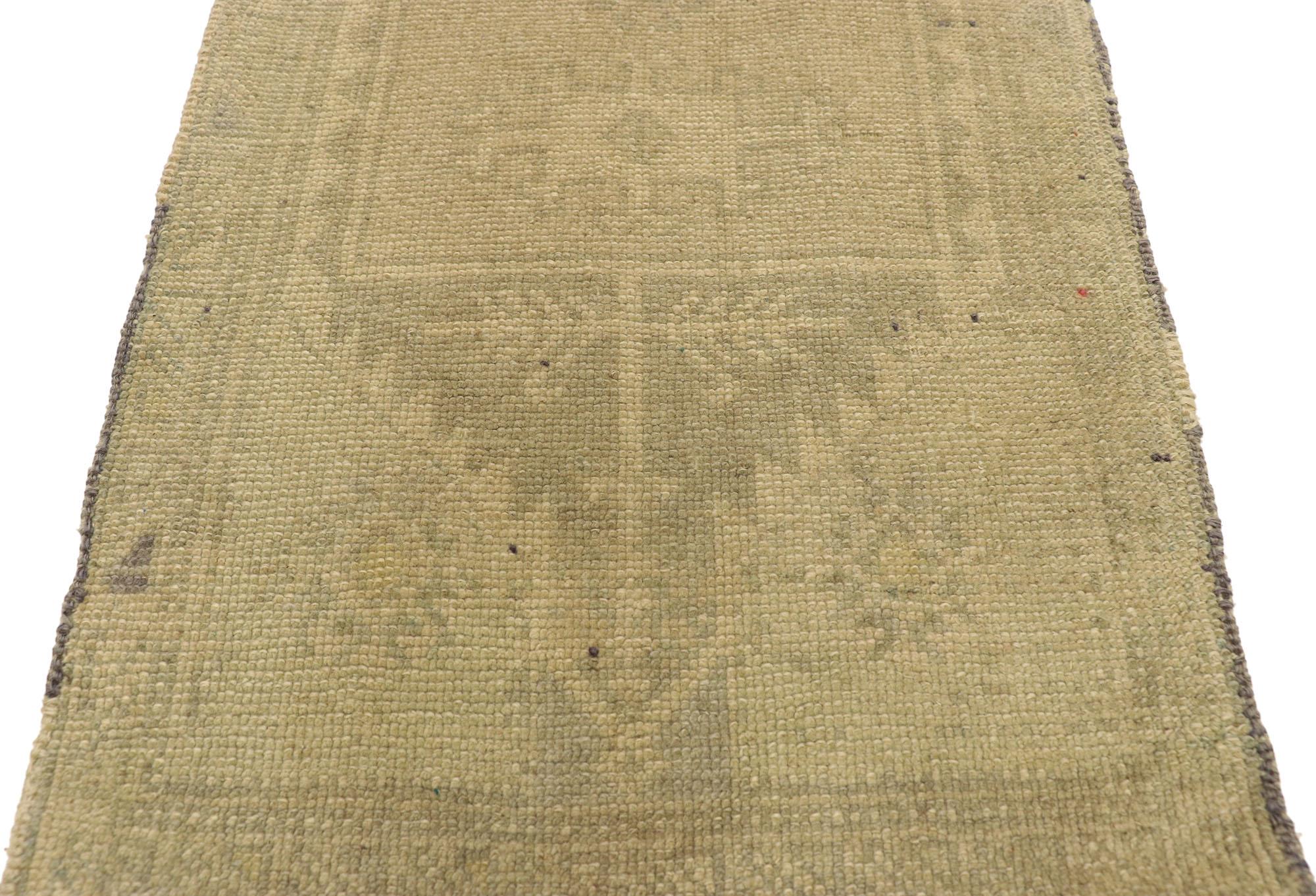 Neutral Earth-Tone Vintage Turkish Oushak Yastik Rug In Good Condition For Sale In Dallas, TX