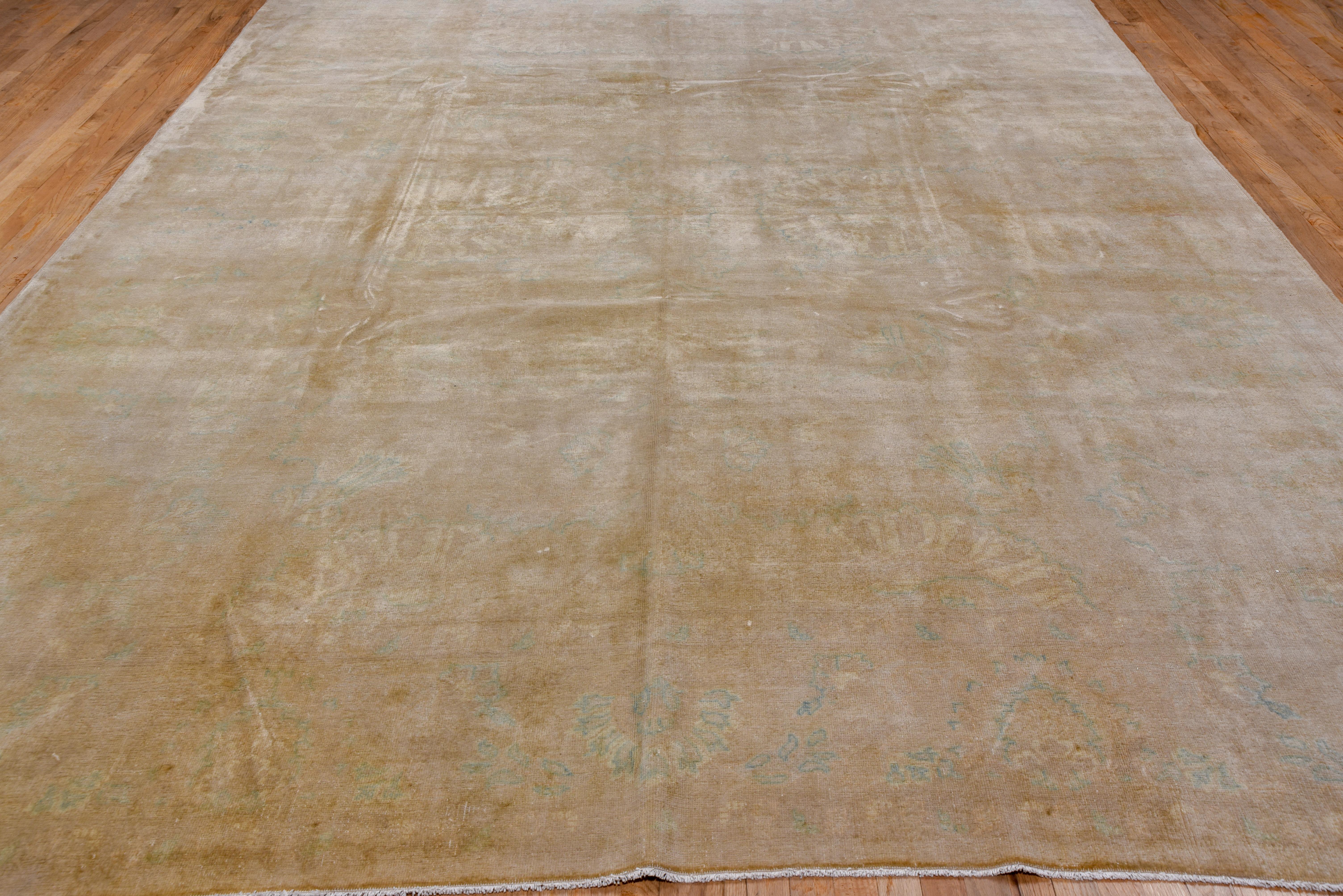 Neutral Indian Amritsar Carpet, circa 1930s In Good Condition For Sale In New York, NY