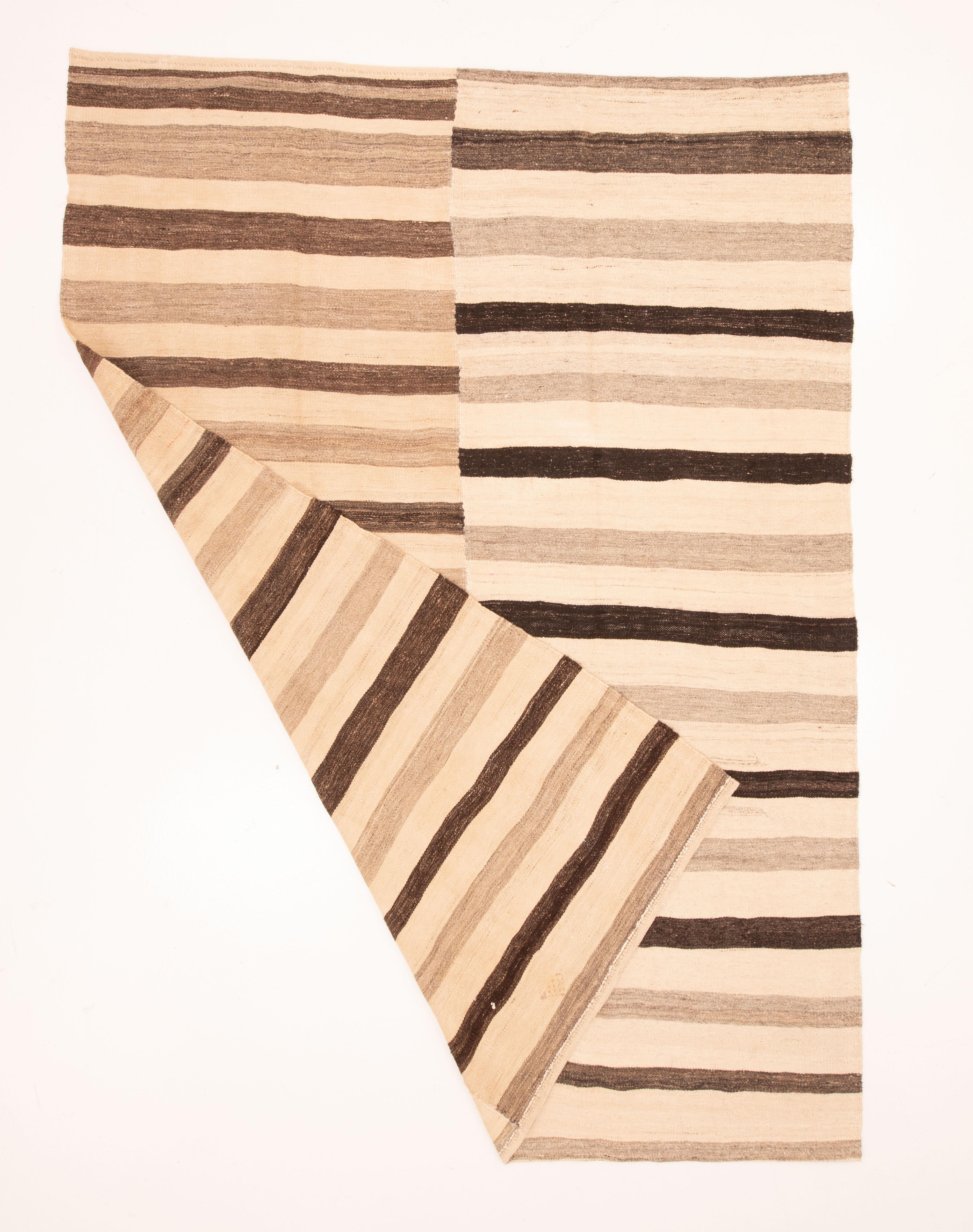 Mid-Century Modern Neutral Kilim from Central Anatolia, Turkey, 1960s For Sale