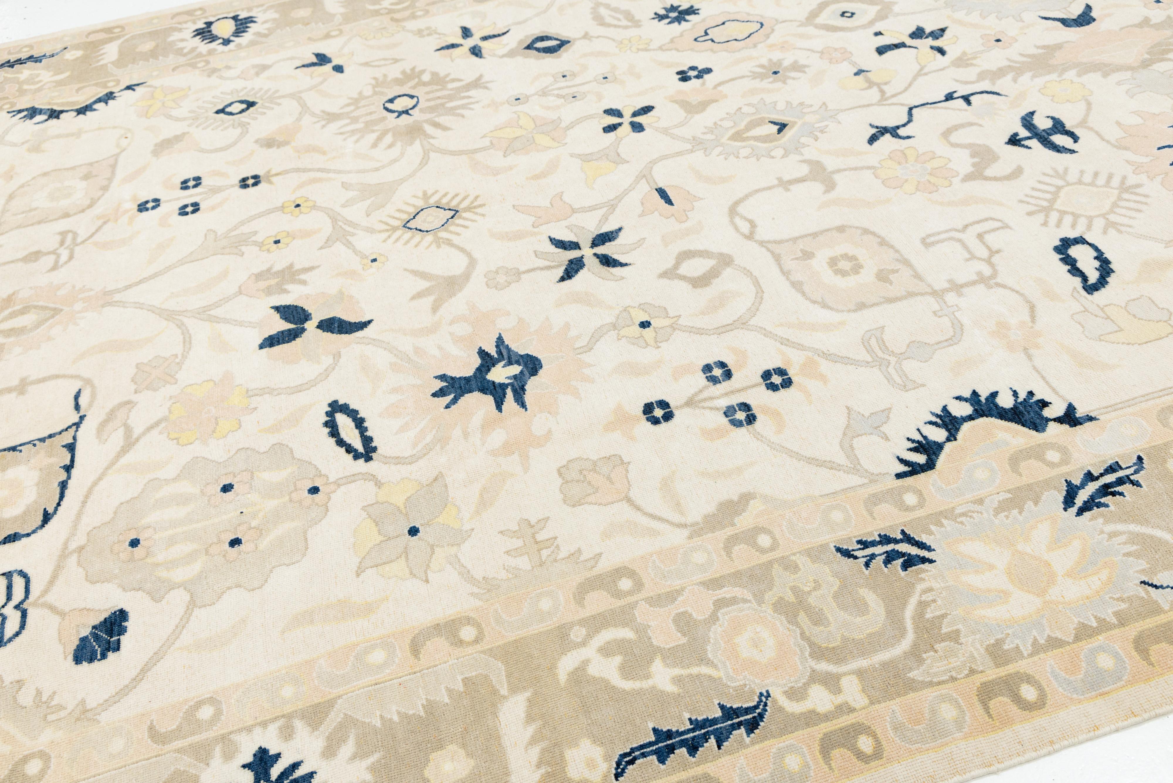 Tappeto moderno neutro in lana Oushak fatto a mano con motivi anatolici In condizioni Nuovo in vendita a Norwalk, CT