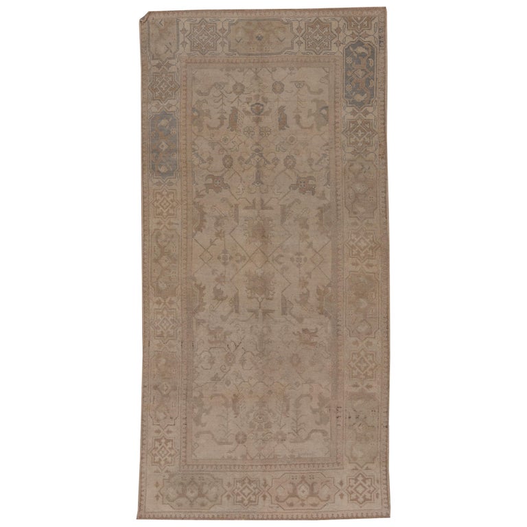 Neutral Oushak Rug, circa 1930s For Sale at 1stDibs