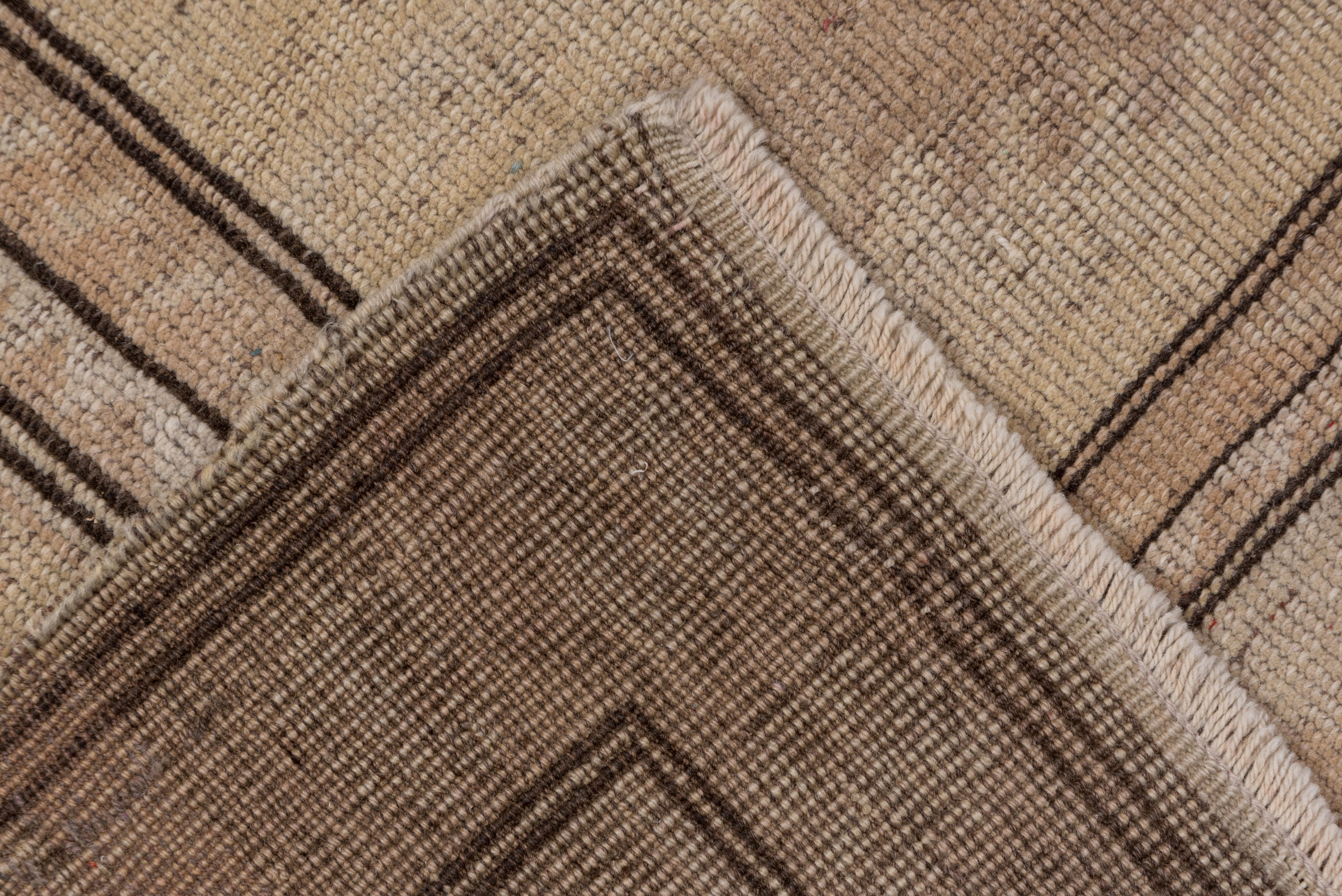 Neutral Oushak Rug, Sandy Field, Early 20th Century In Good Condition For Sale In New York, NY
