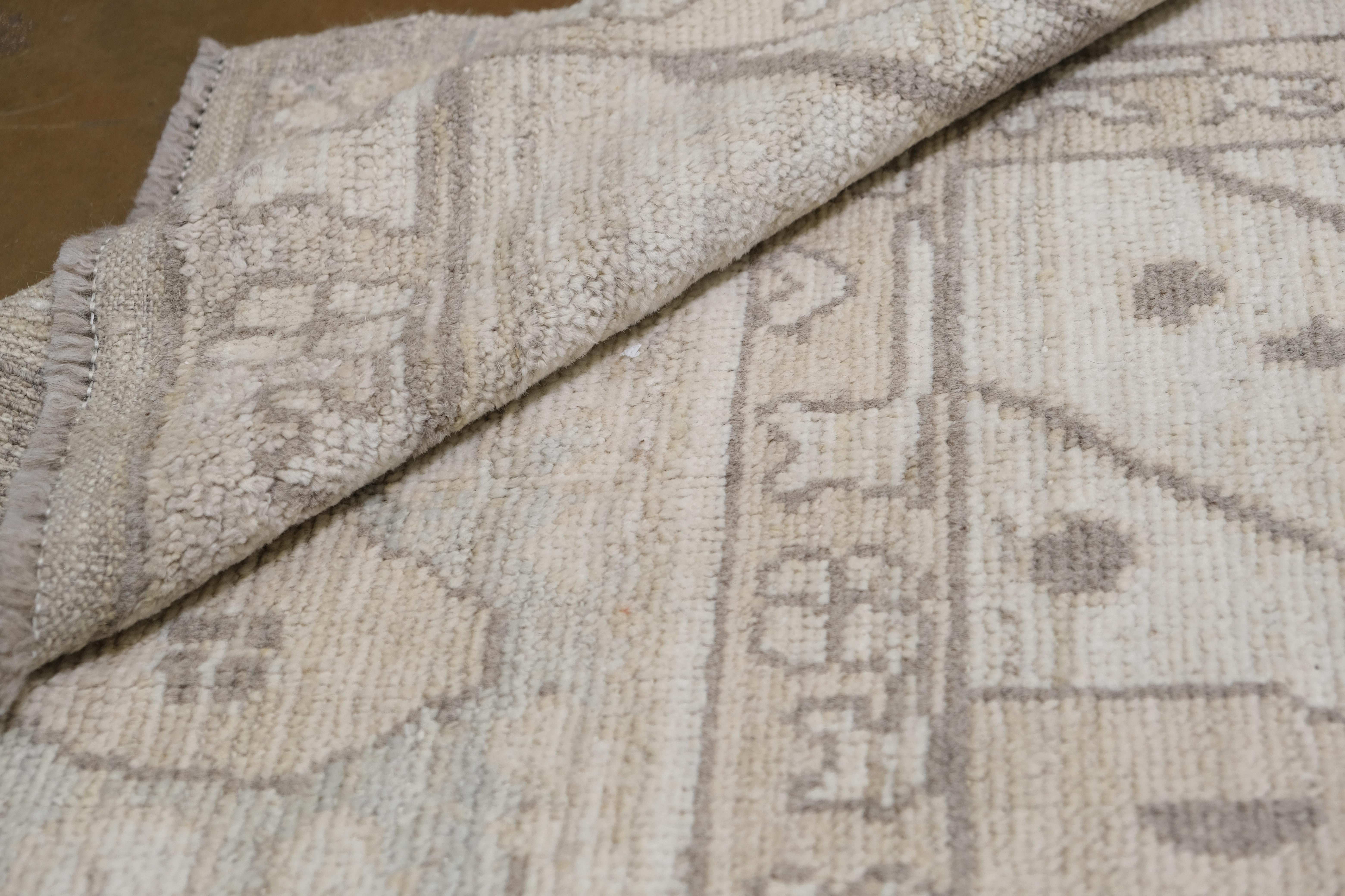 Hand-Knotted Neutral Oushak Wool Rug 8'3''x10'3'' For Sale