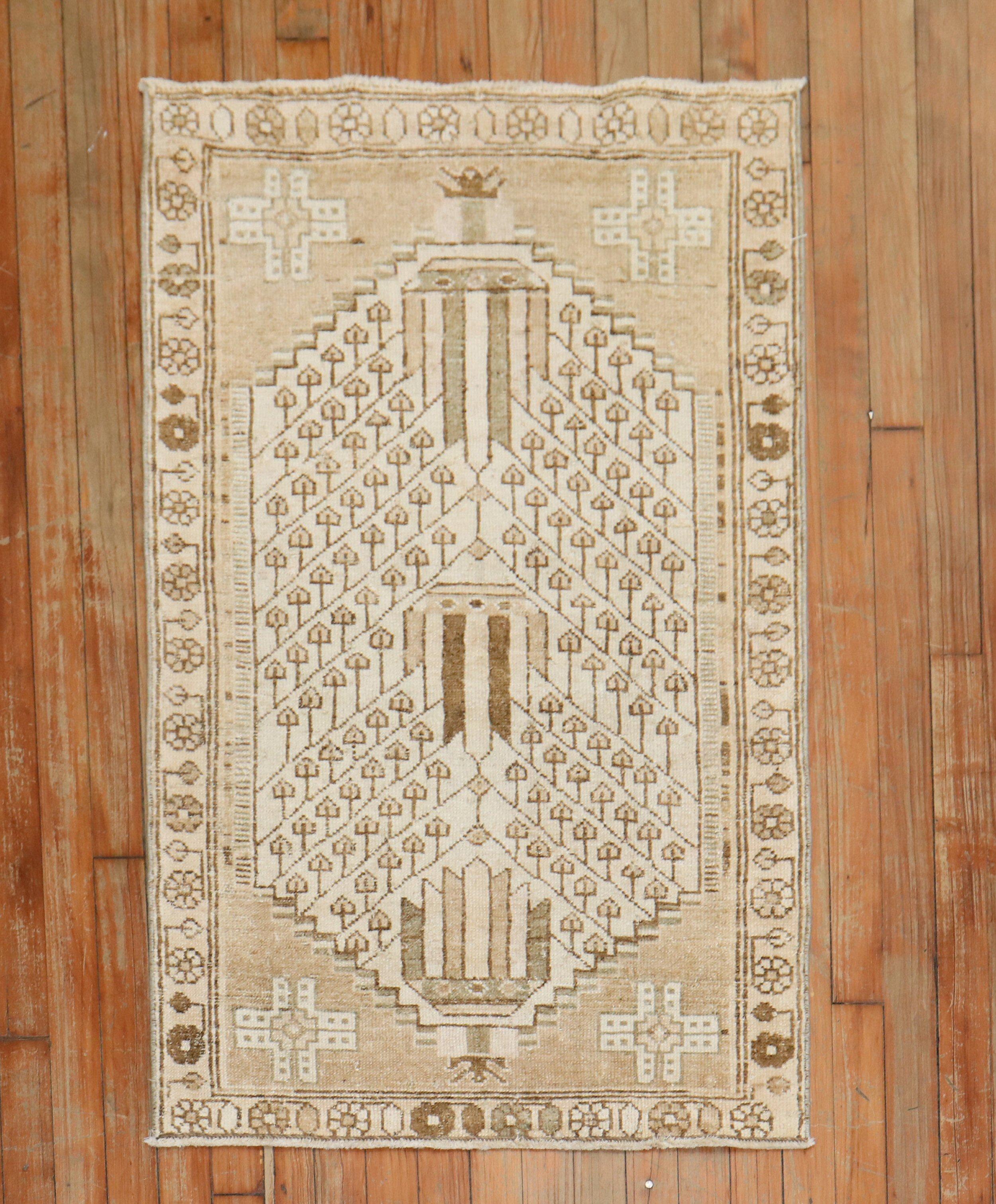 Mid 20th century Tribal Persian Malayer rug in neutral colors

Measures: 2'5