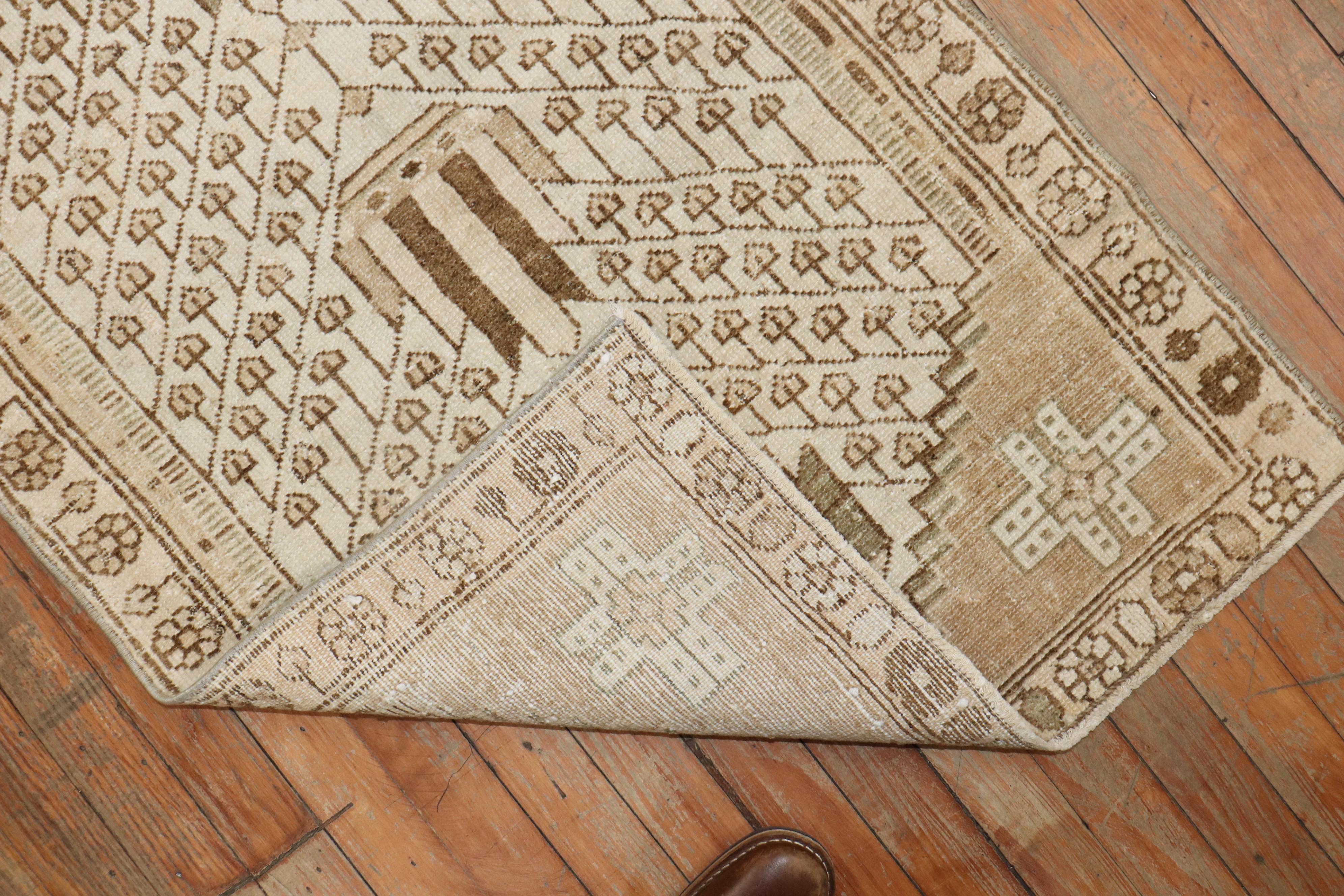 Neutraler persischer Malayer-Teppich (Handgewebt) im Angebot