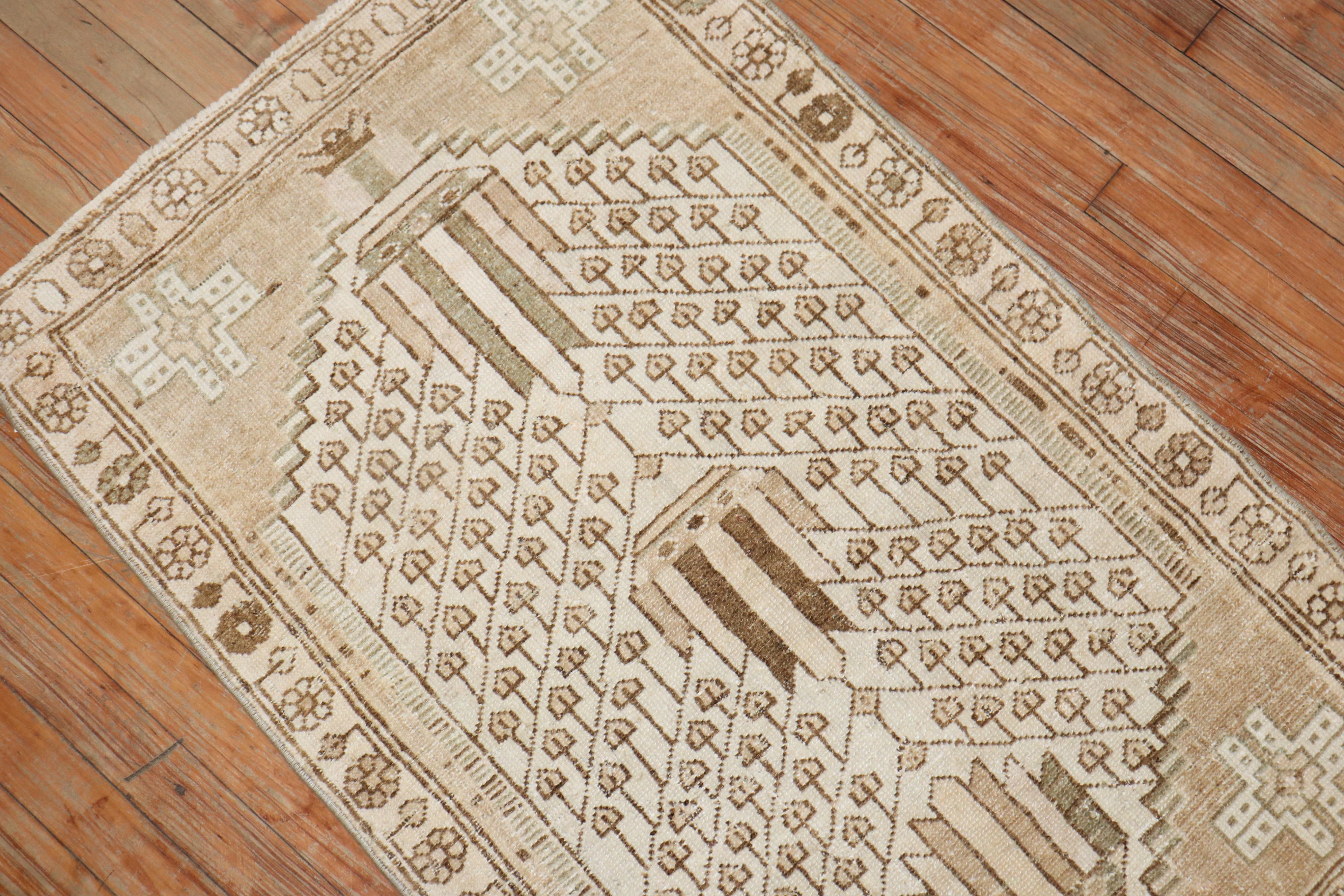 Neutraler persischer Malayer-Teppich (20. Jahrhundert) im Angebot