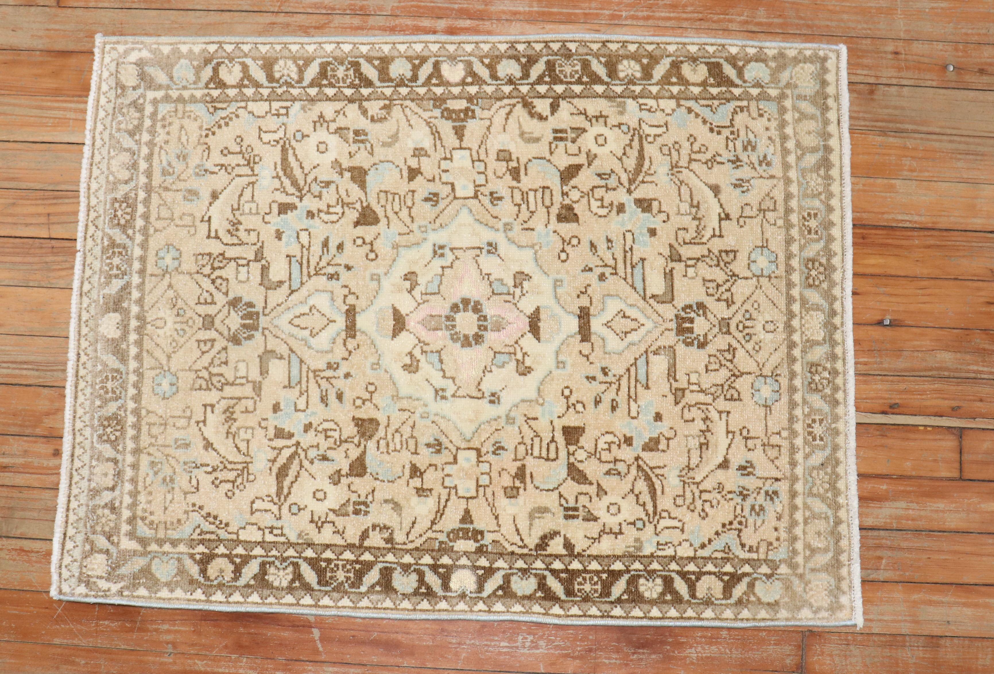 Neutral Persian Sarouk Mini Rug In Good Condition For Sale In New York, NY