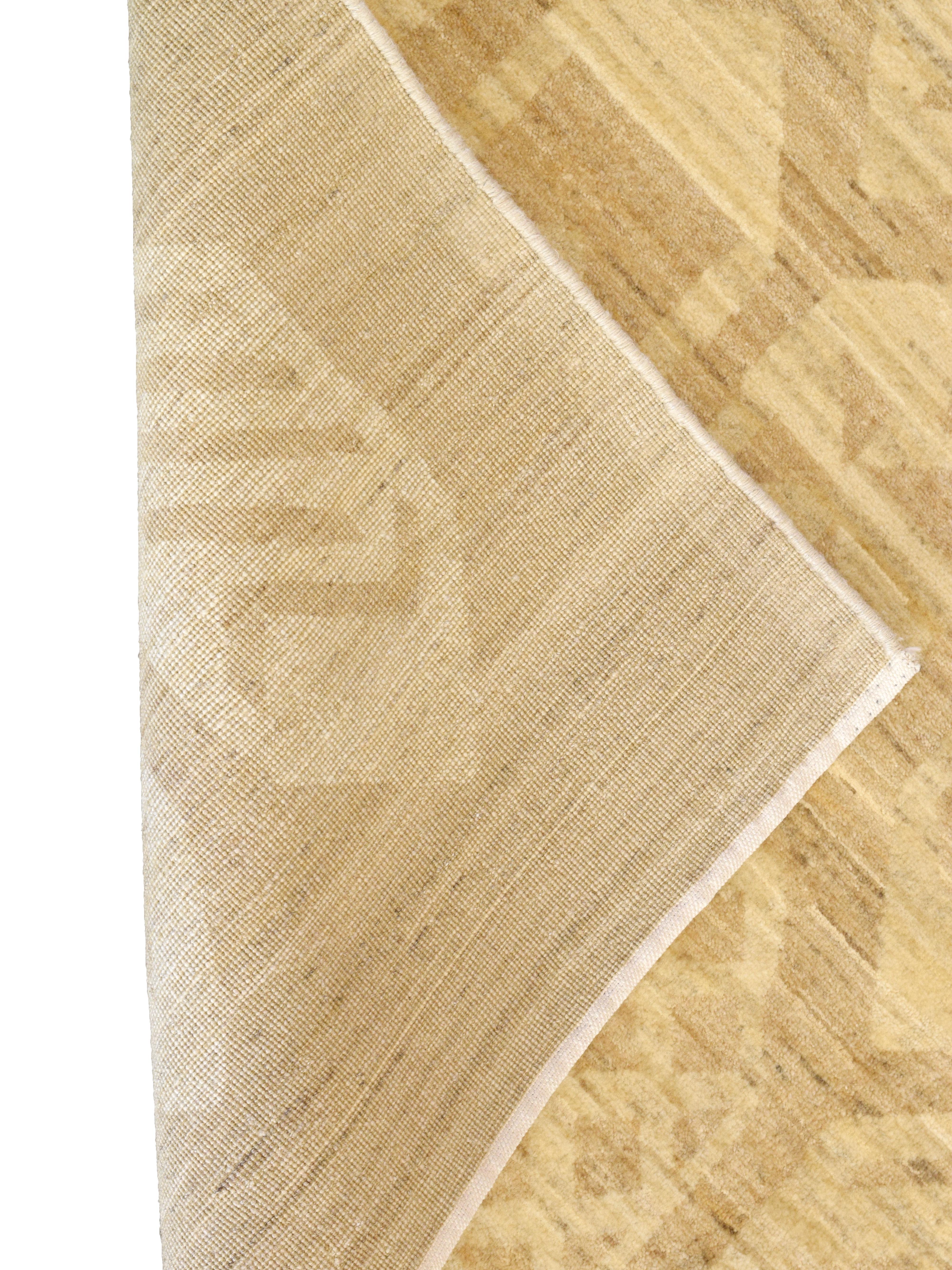 Neutral Persian Wool Rug, Contemporary Minimalist Tribal Geometric Design, 4x6 In New Condition For Sale In New York, NY