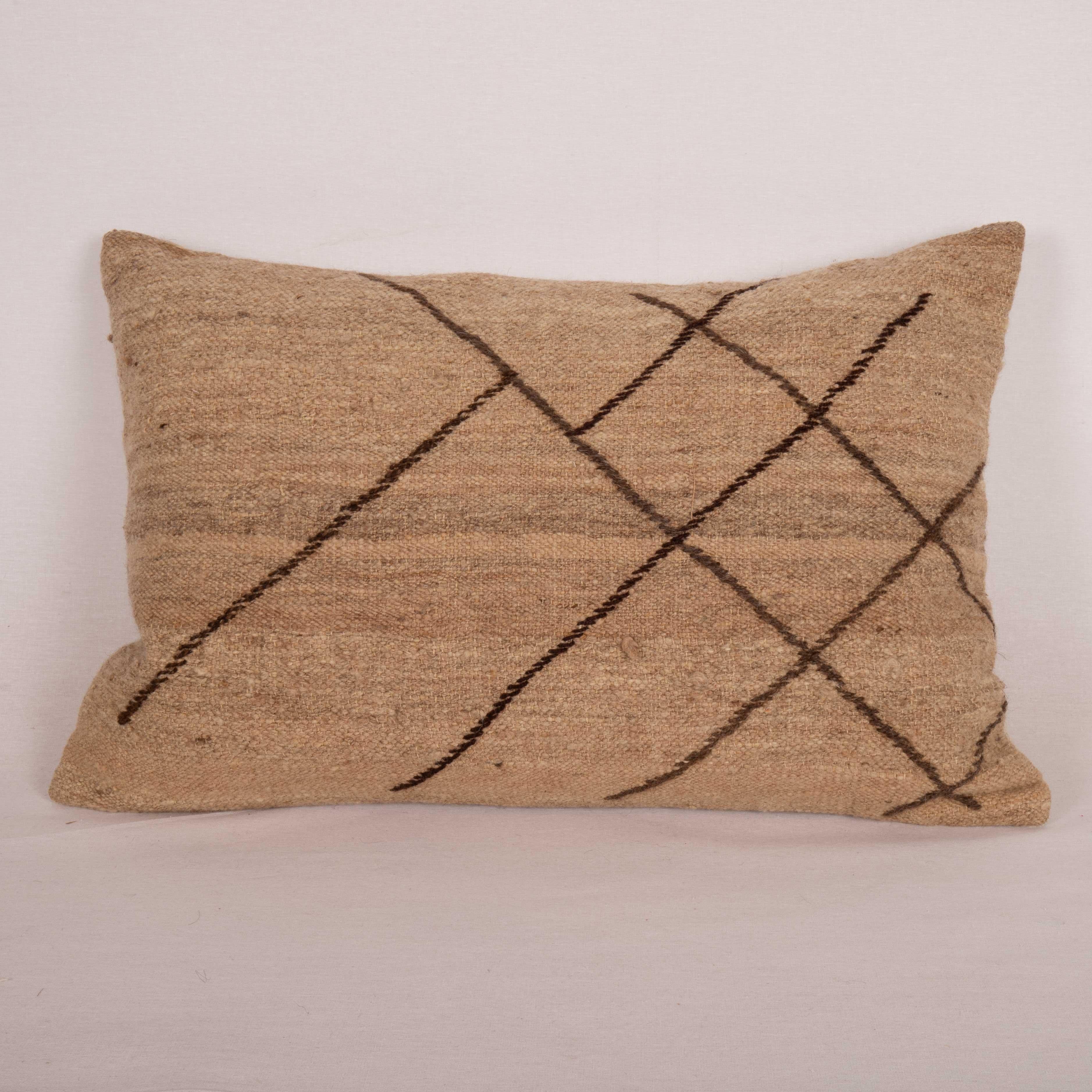 Neutral Pillow Case Made from a Vintage Wool Cover, Mid 20th C In Good Condition For Sale In Istanbul, TR