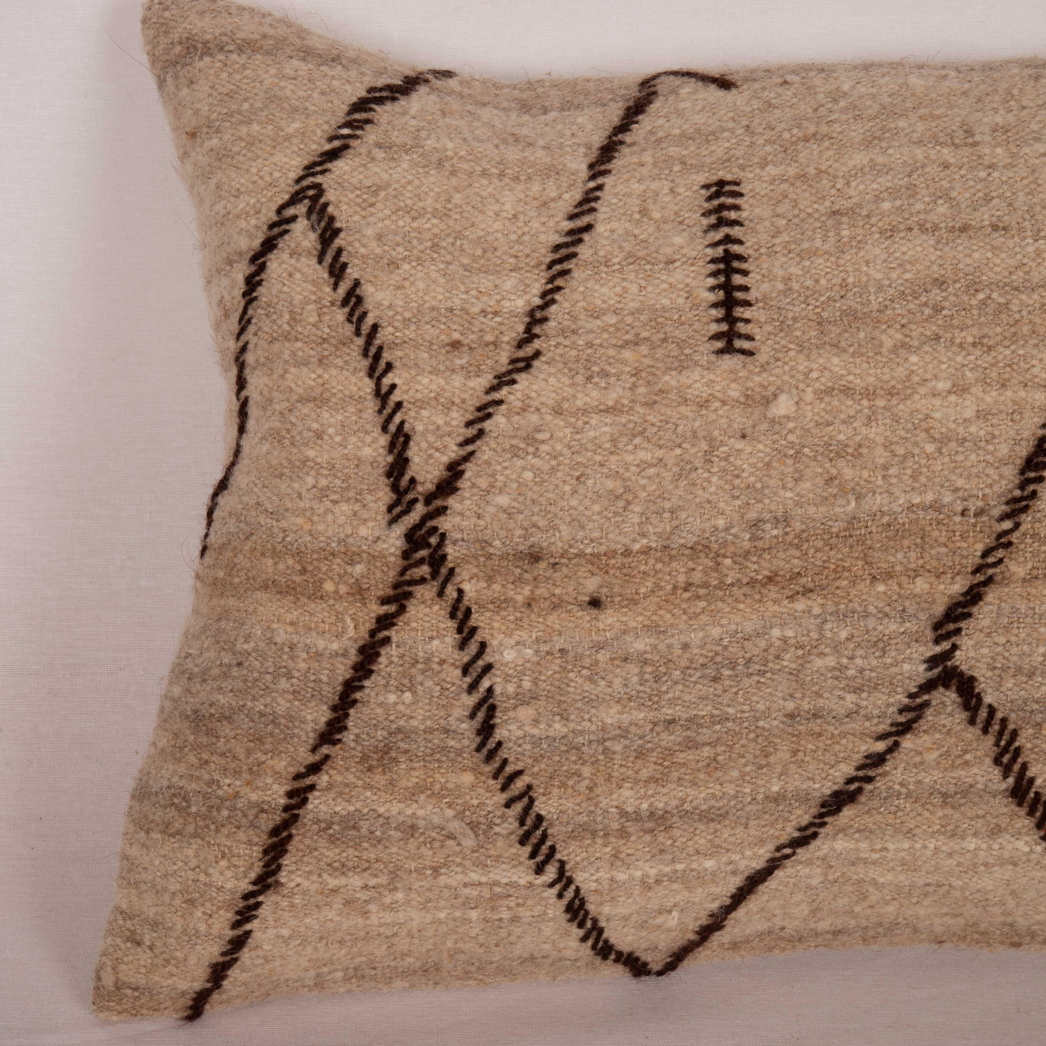 Neutral Pillow Case Made from a Vintage Wool Cover, Mid 20th C In Good Condition For Sale In Istanbul, TR