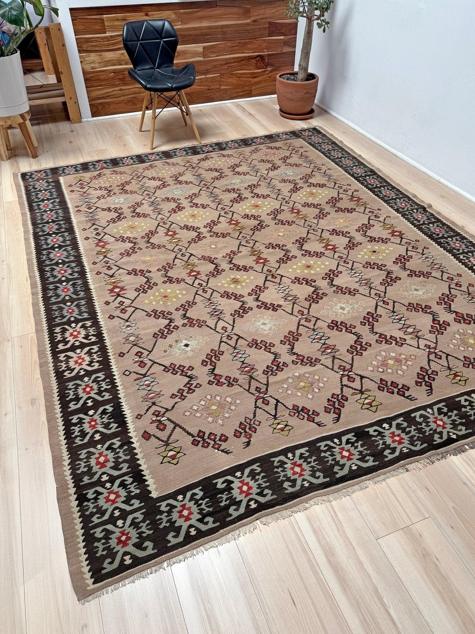 Neutraler Pirot Kelim - • Vintage European Flachgewebe Wollteppich - • 8′5″×9′5″ - • 1940s im Angebot 6