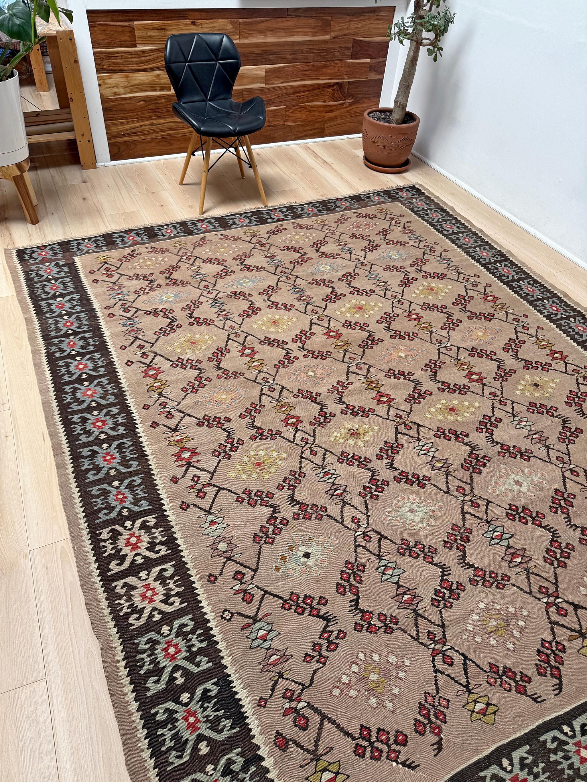 Neutraler Pirot Kelim - • Vintage European Flachgewebe Wollteppich - • 8′5″×9′5″ - • 1940s im Angebot 4