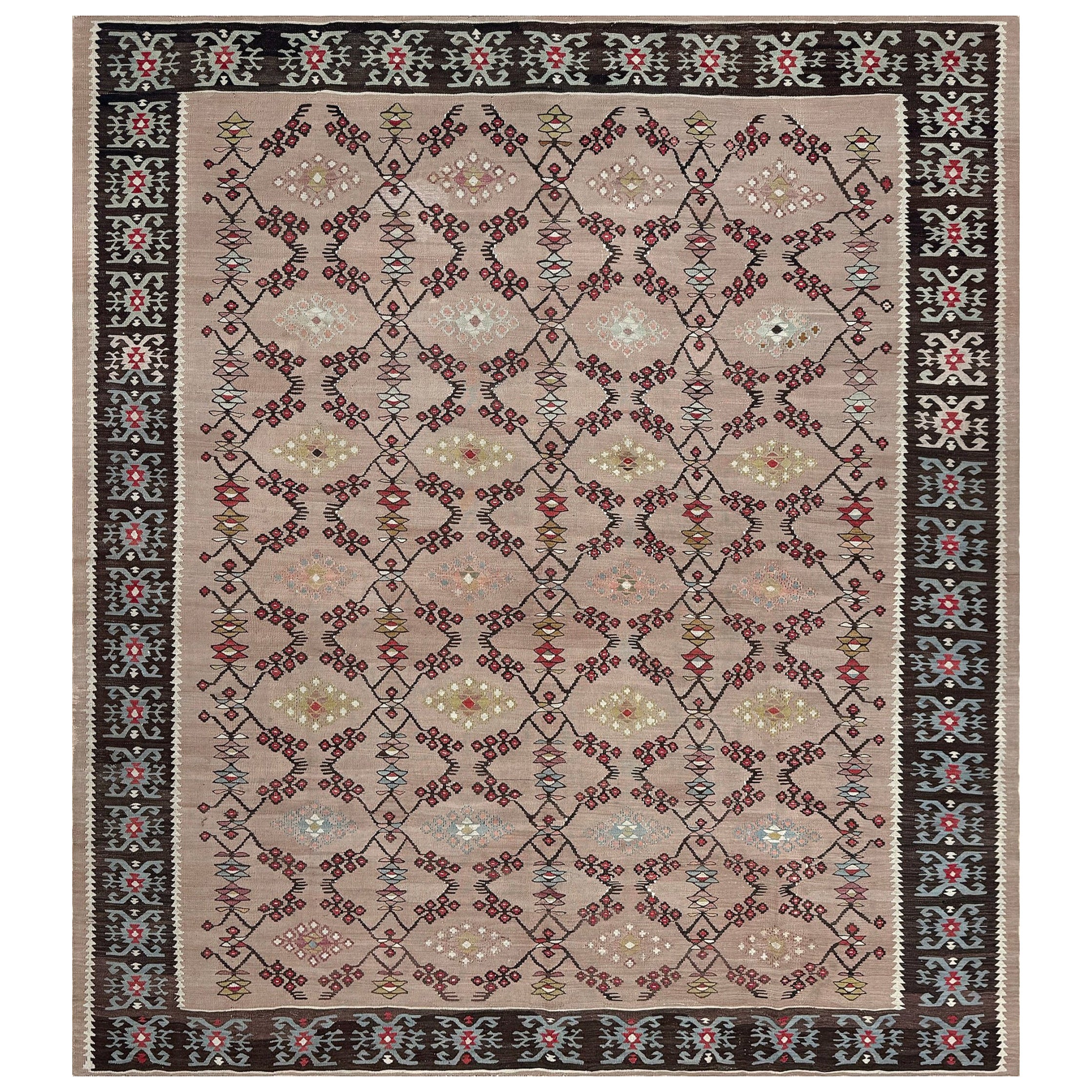 Neutraler Pirot Kelim - • Vintage European Flachgewebe Wollteppich - • 8′5″×9′5″ - • 1940s im Angebot
