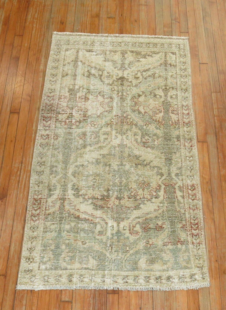 Neutral Shabby Chic Persian Mahal Rug For Sale at 1stDibs