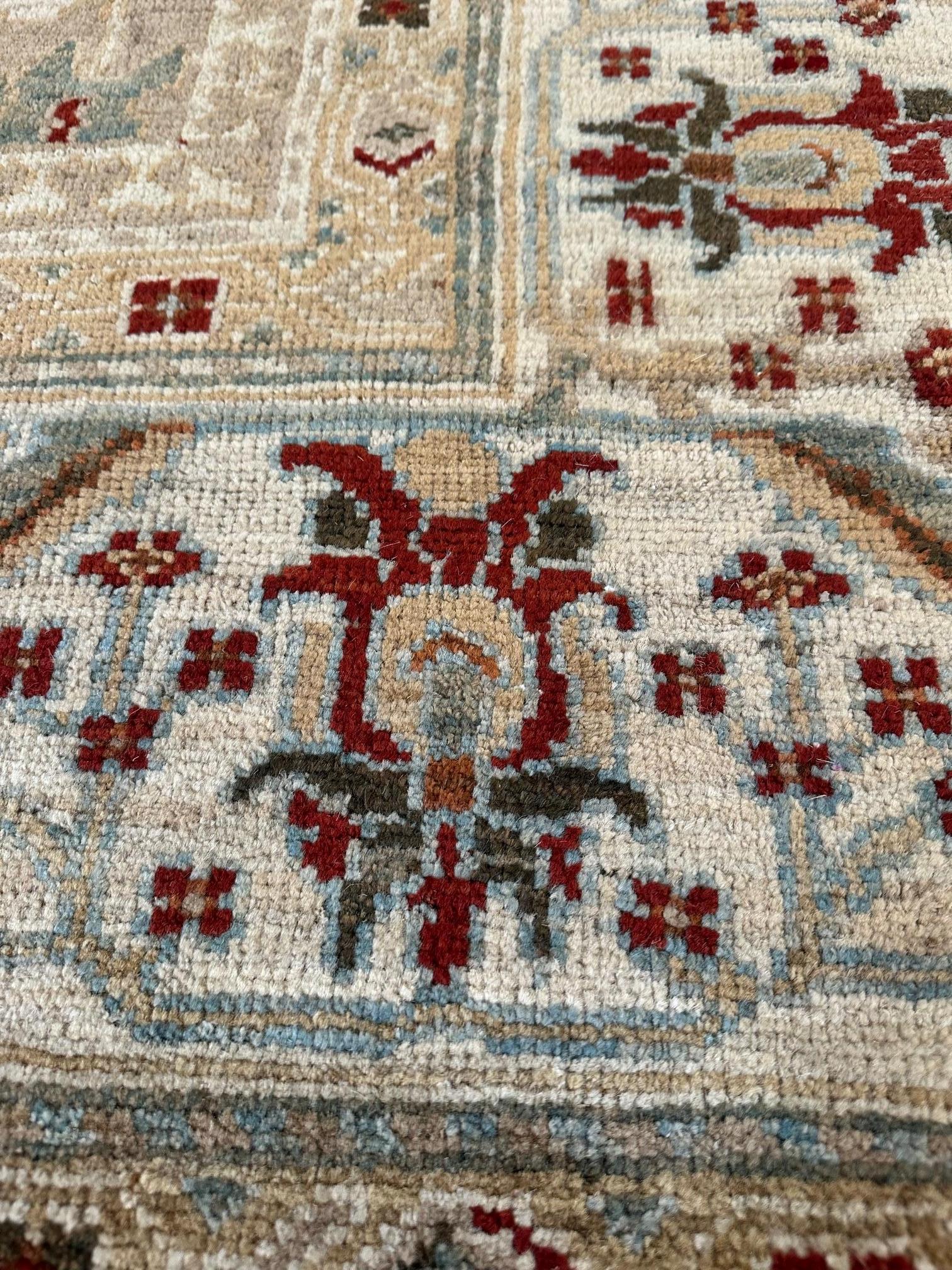 Neutral Sultanabad Wool Area Rug from Turkey In Good Condition For Sale In Hopewell, NJ