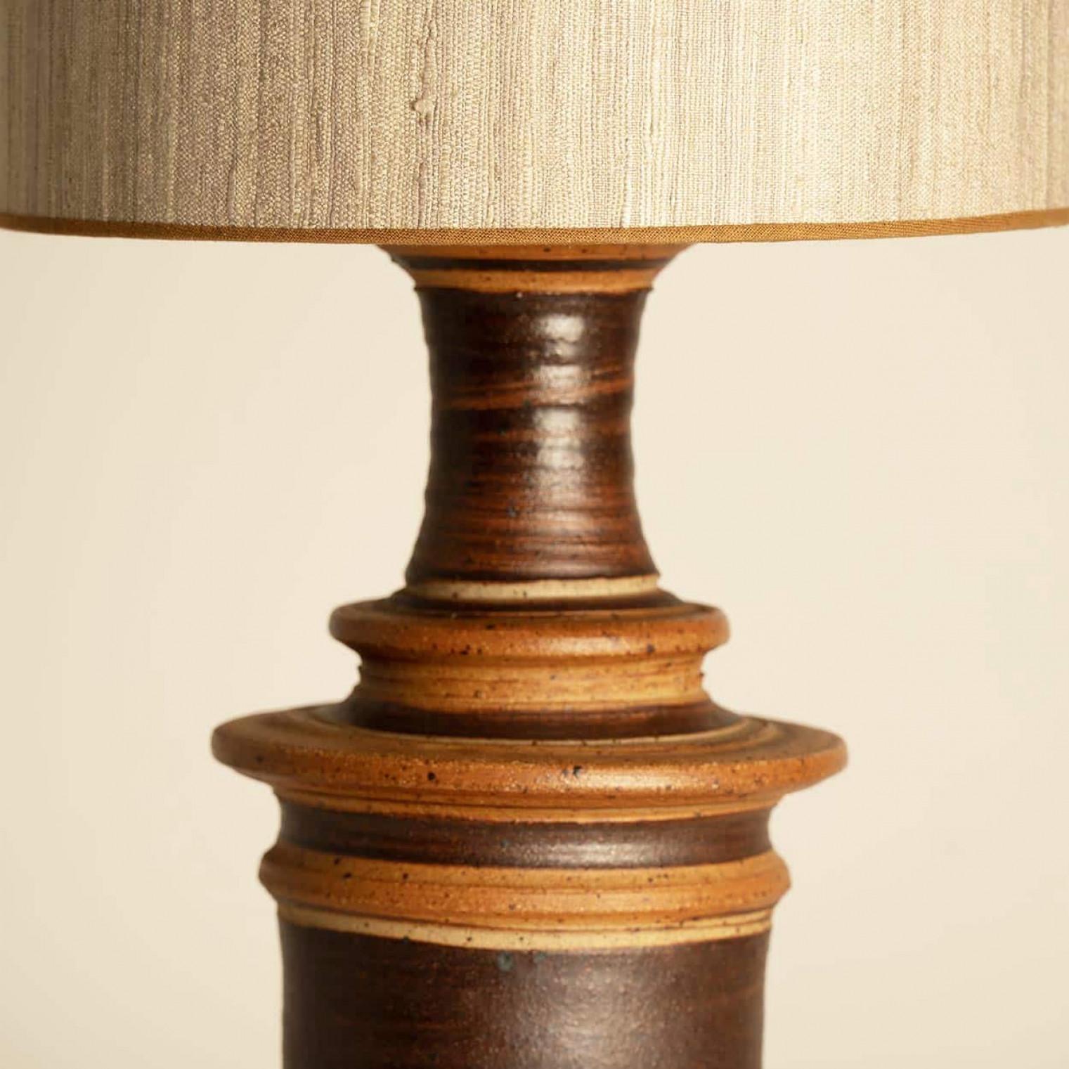 Mid-Century Modern Neutral Textured Ceramic Table Lamp, Natural Lampshade by R. Houben For Sale