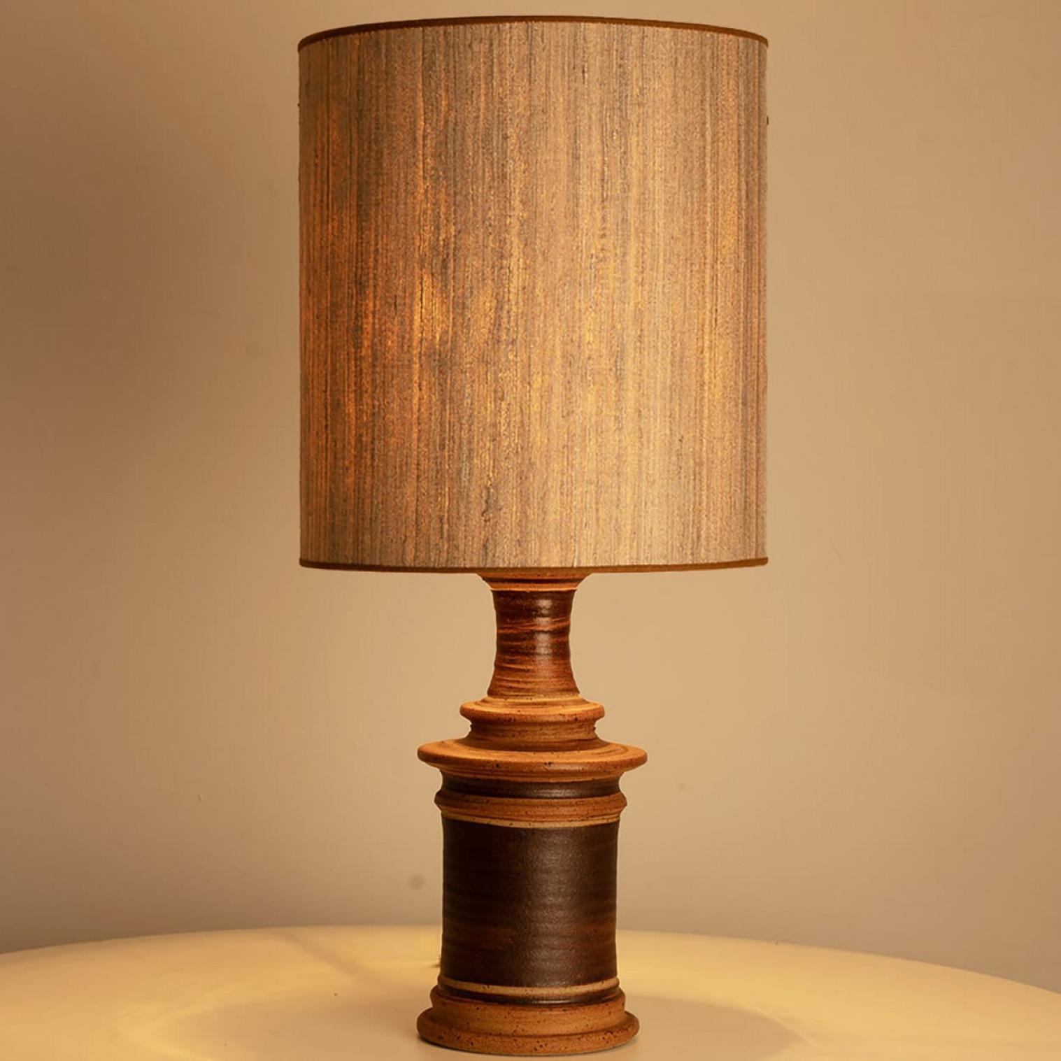 Late 20th Century Neutral Textured Ceramic Table Lamp, Natural Lampshade by R. Houben For Sale