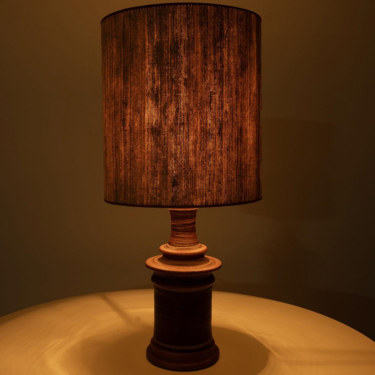 Neutral Textured Ceramic Table Lamp, Natural Lampshade by R. Houben For Sale 2