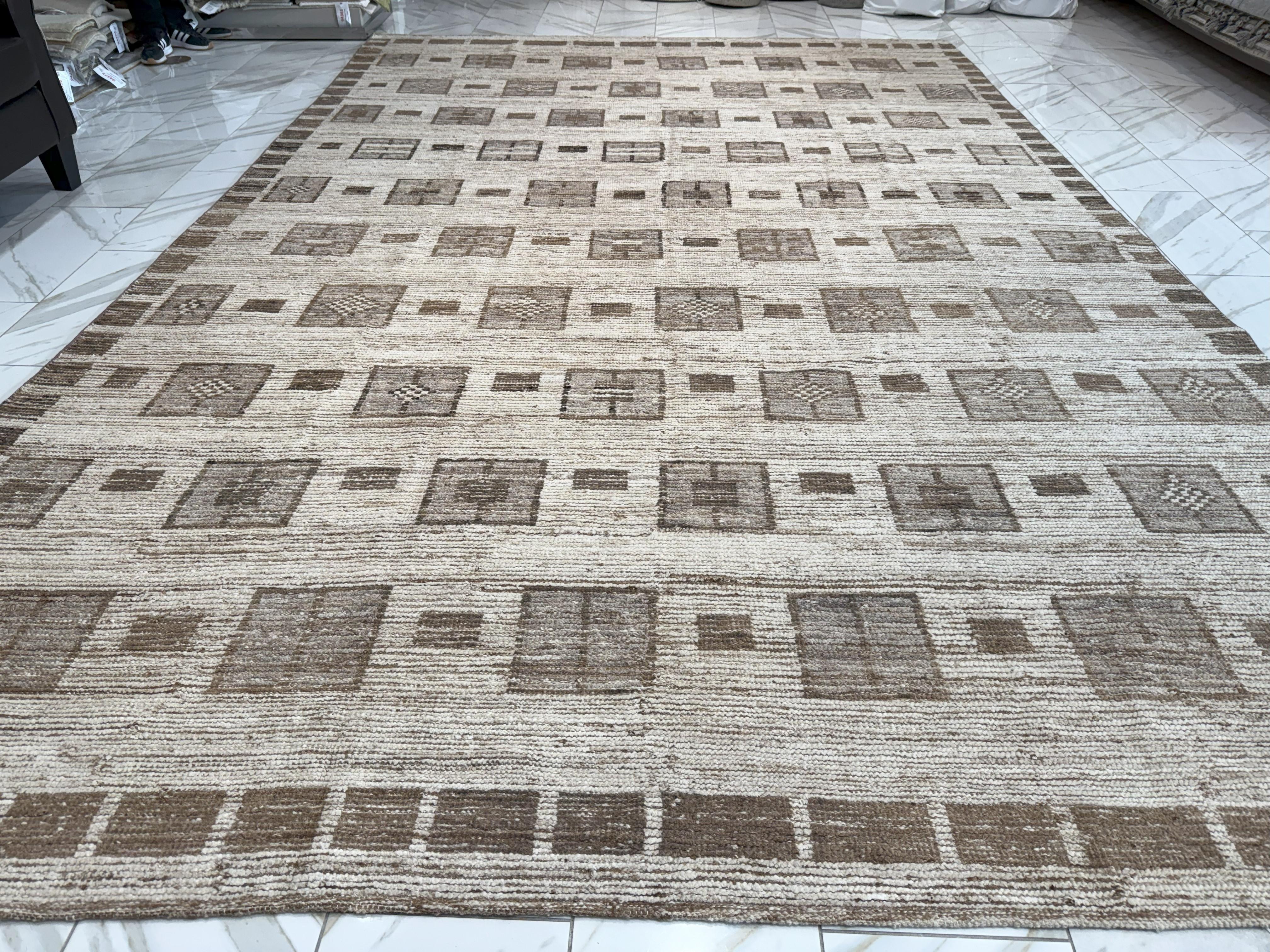 Neutraler, geometrischer marokkanischer Design-Teppich im Angebot 1