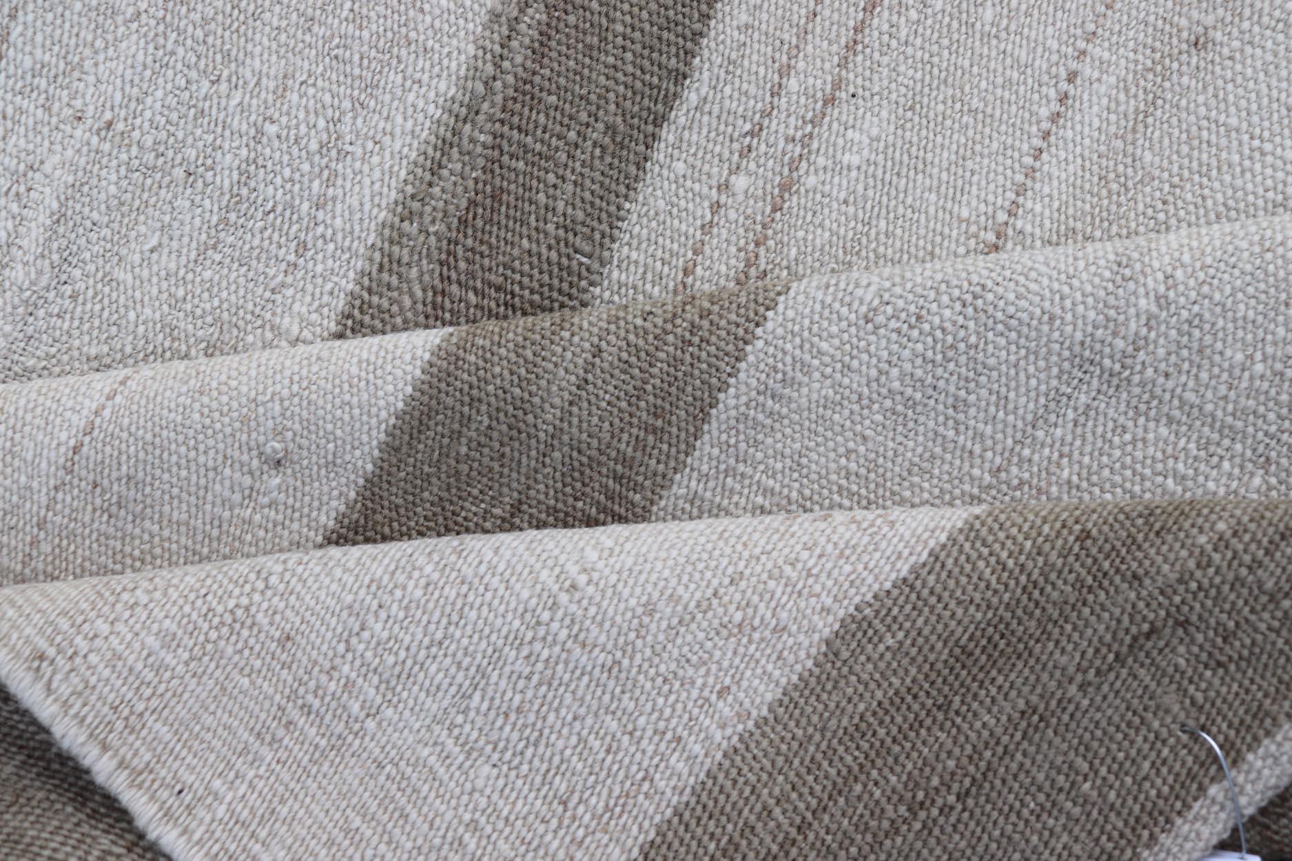 Laine Rug & Kilim turc vintage aux tons neutres avec de larges rayures grises 3'1 x 4'3 en vente