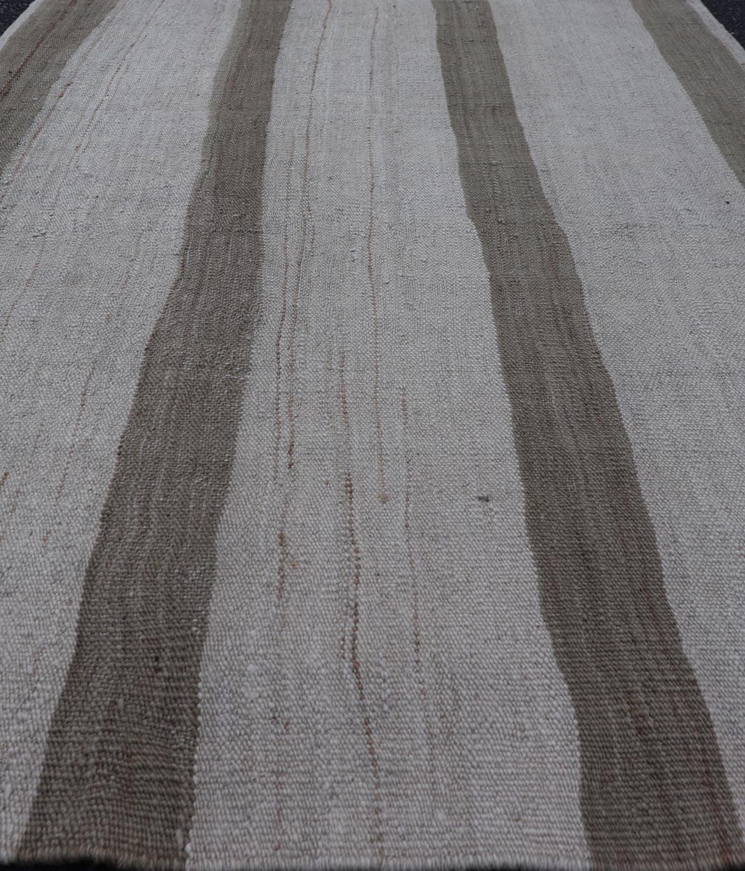 Rug & Kilim turc vintage aux tons neutres avec de larges rayures grises 3'1 x 4'3 en vente 2