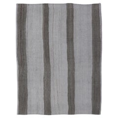 Rug
Kilim turco vintage dai toni neutri con ampie strisce di grigio 3
1 x 4
3