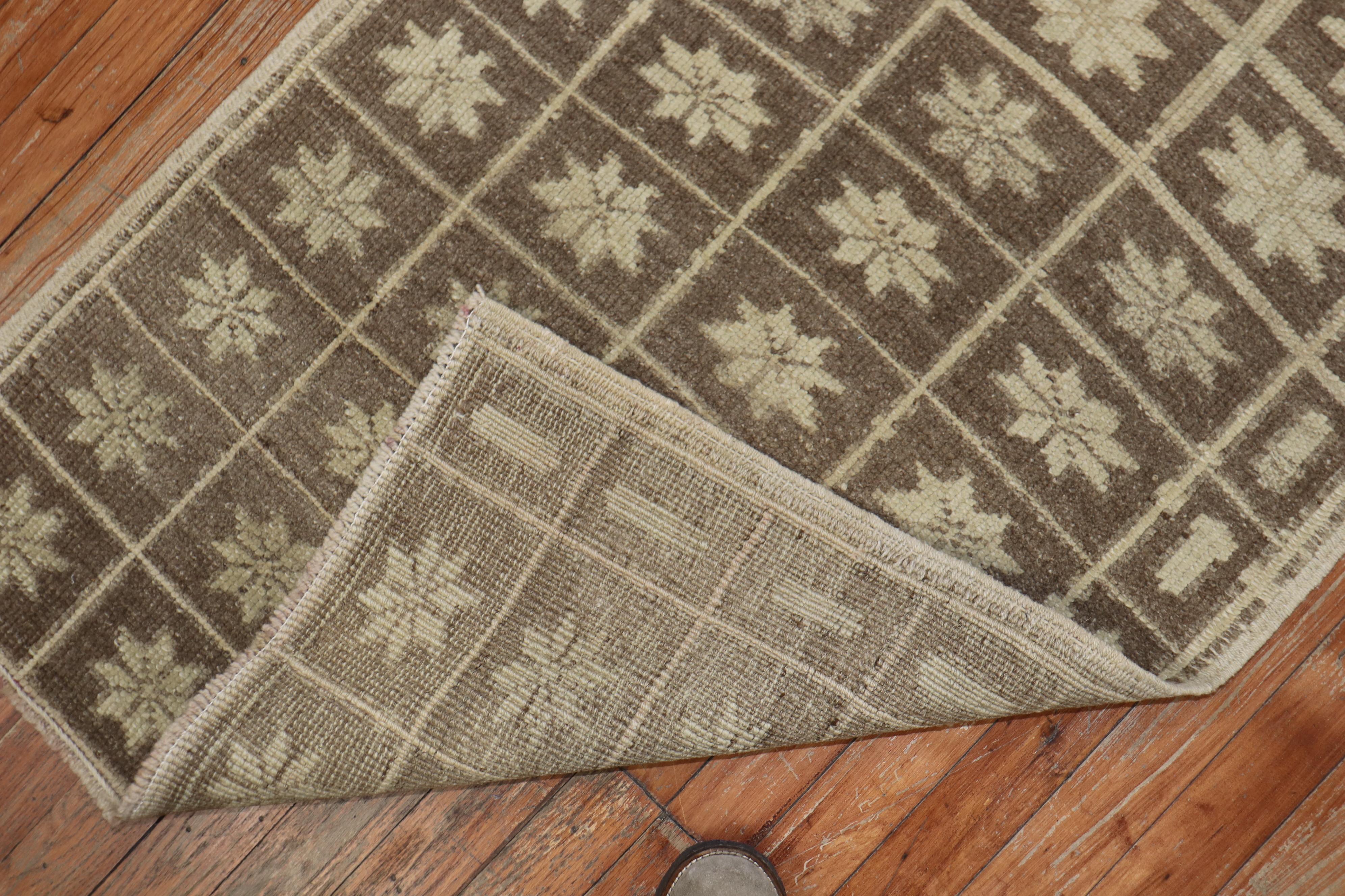Neutral Turkish Fragment Rug In Fair Condition In New York, NY