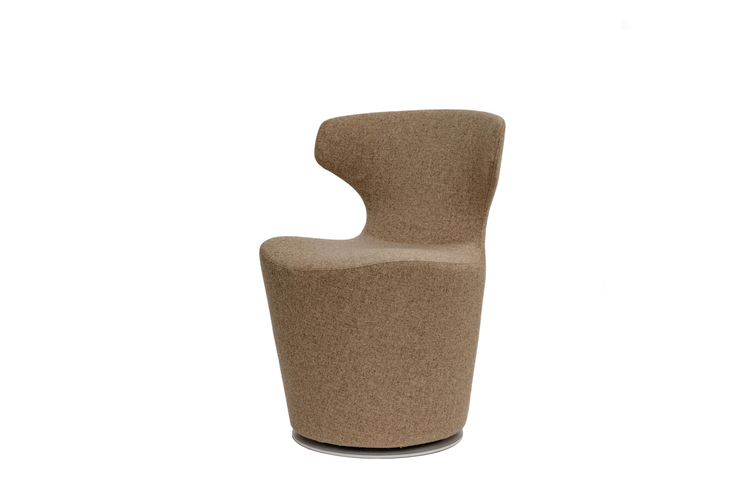 The Mini Papilio Armchair by B&B Italia is covered in a neutral warm beige wool blend with zipper detail down the back. This armchair is suited for both residential homes and public or corporate spaces. It echoes the characteristics of the iconic