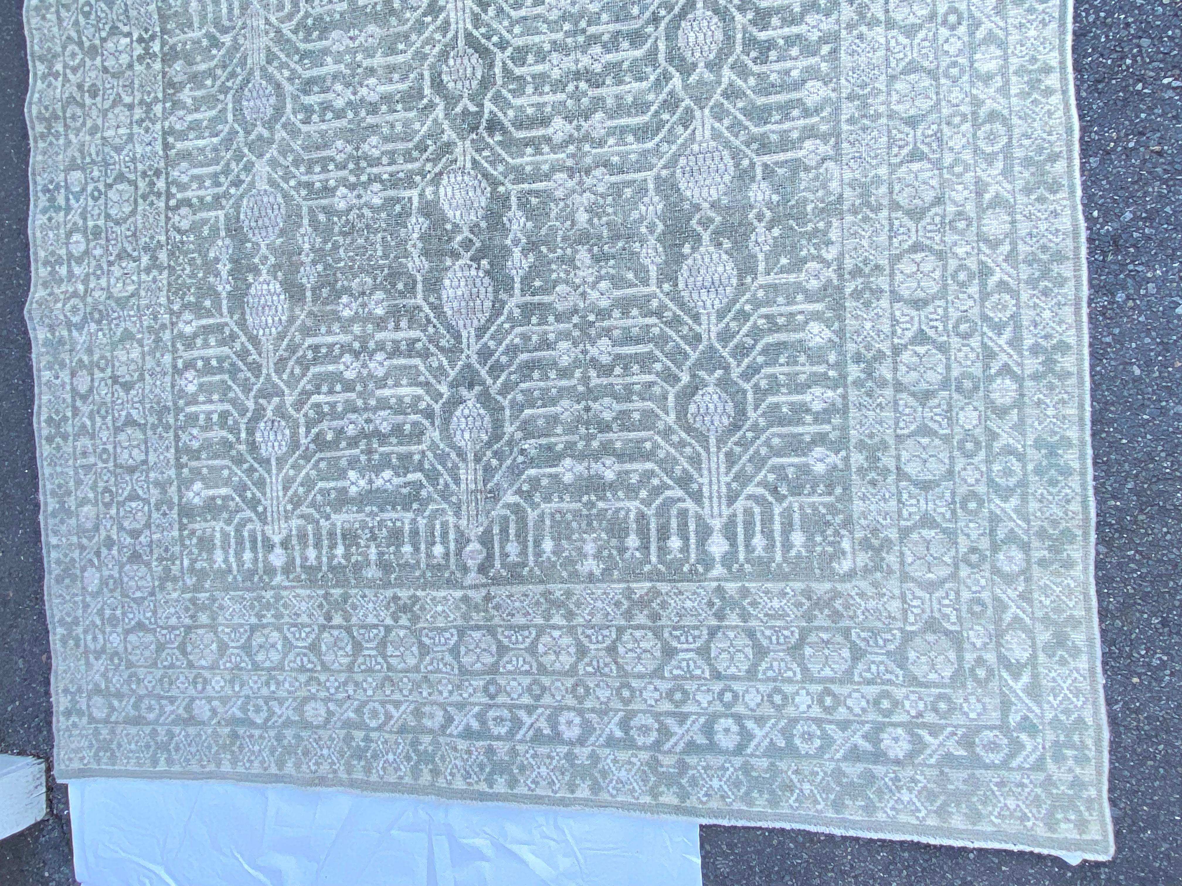 Neutral Versatile Khotan Area Rug In Good Condition For Sale In Hopewell, NJ