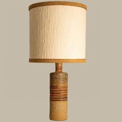 Neutrale XL Tischlampe aus strukturierter Keramik mit natürlichem Lampenschirm von R. Houben