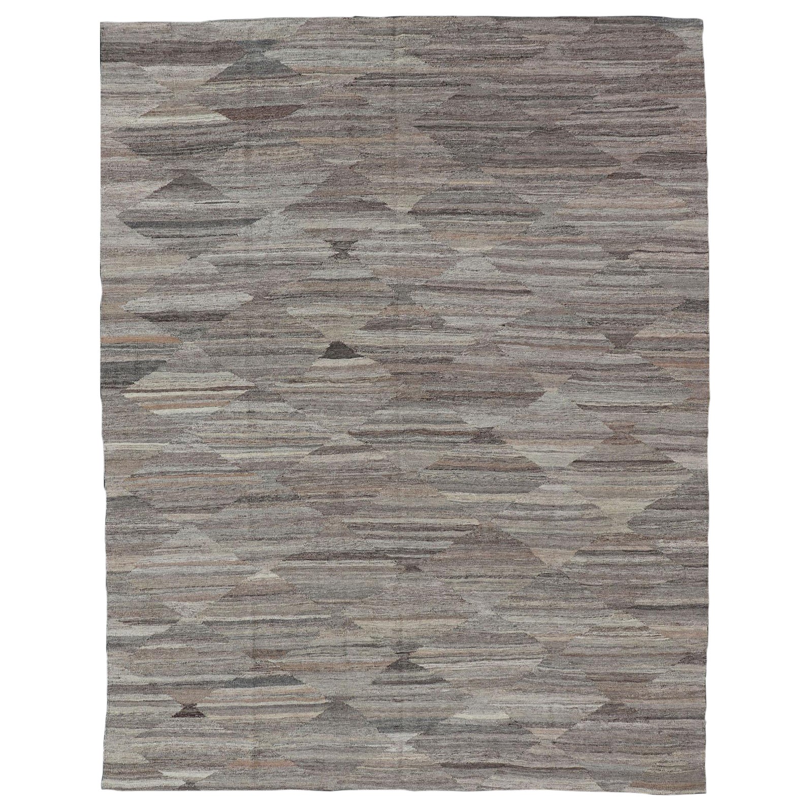 Neutral, Anthrazit, Grau und Braun Afghanischer Moderner Kelim Geometrisches Design im Angebot