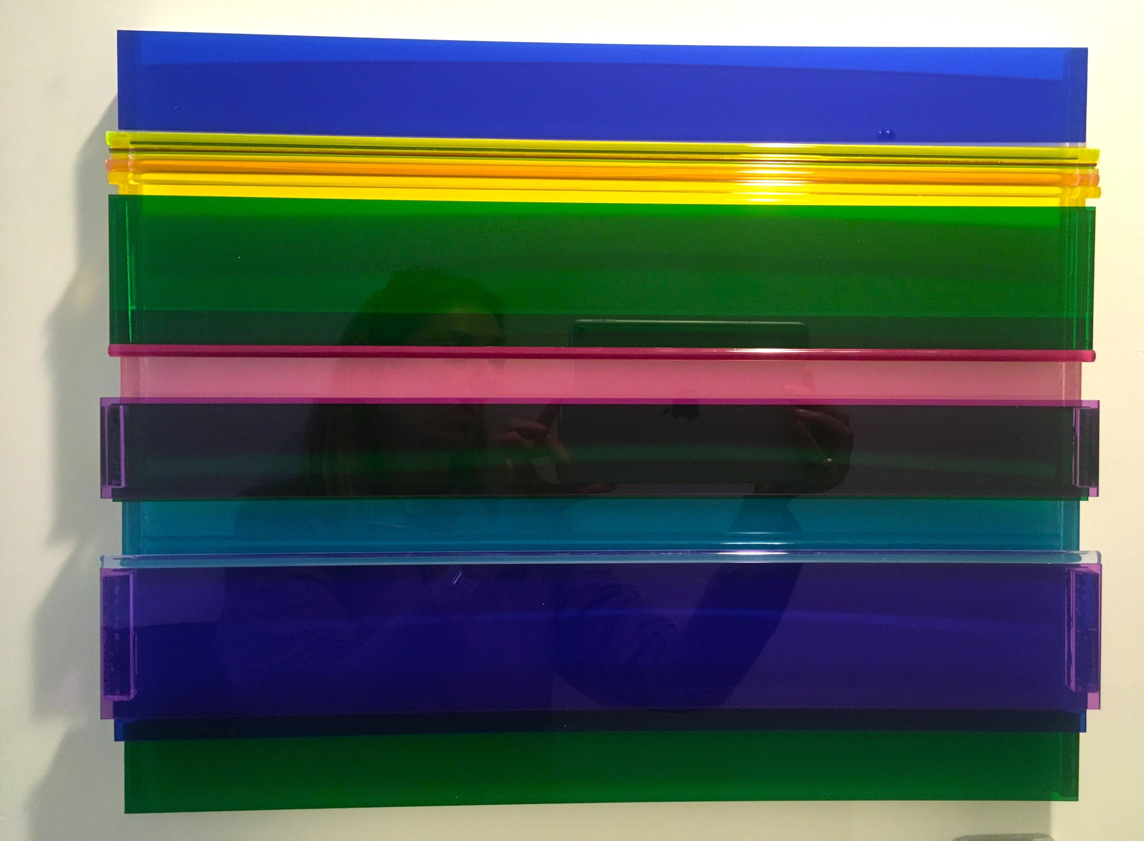 Alba di giunchiglie, plexiglass, scultura da parete, colorata, dimensionale
