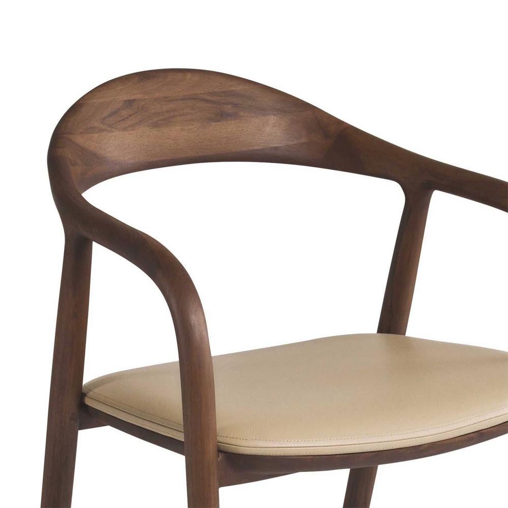 Leather Nevada Chair in Walnut Wood