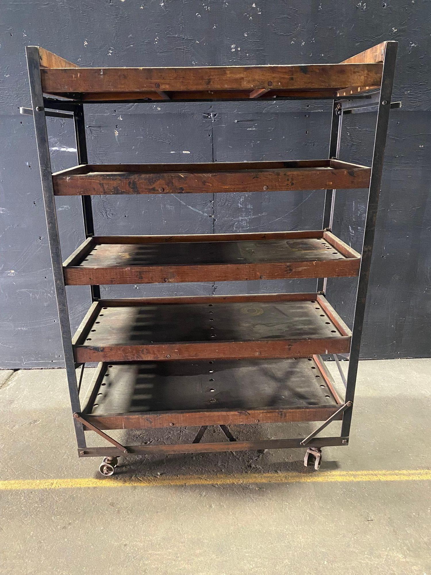 Ferro Set di tre scaffalature in legno Nevarax Industrial Antique Angle Iron Wood in vendita