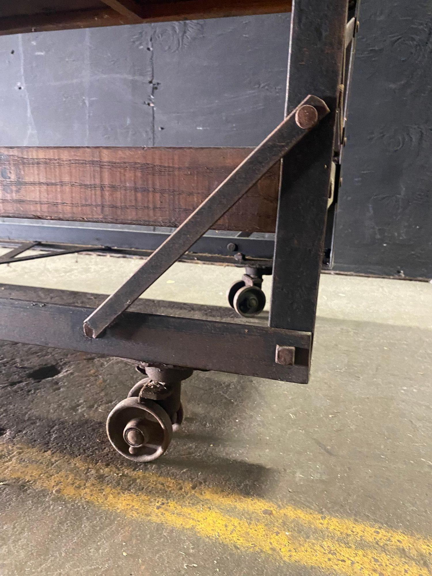 Set di tre scaffalature in legno Nevarax Industrial Antique Angle Iron Wood in vendita 1