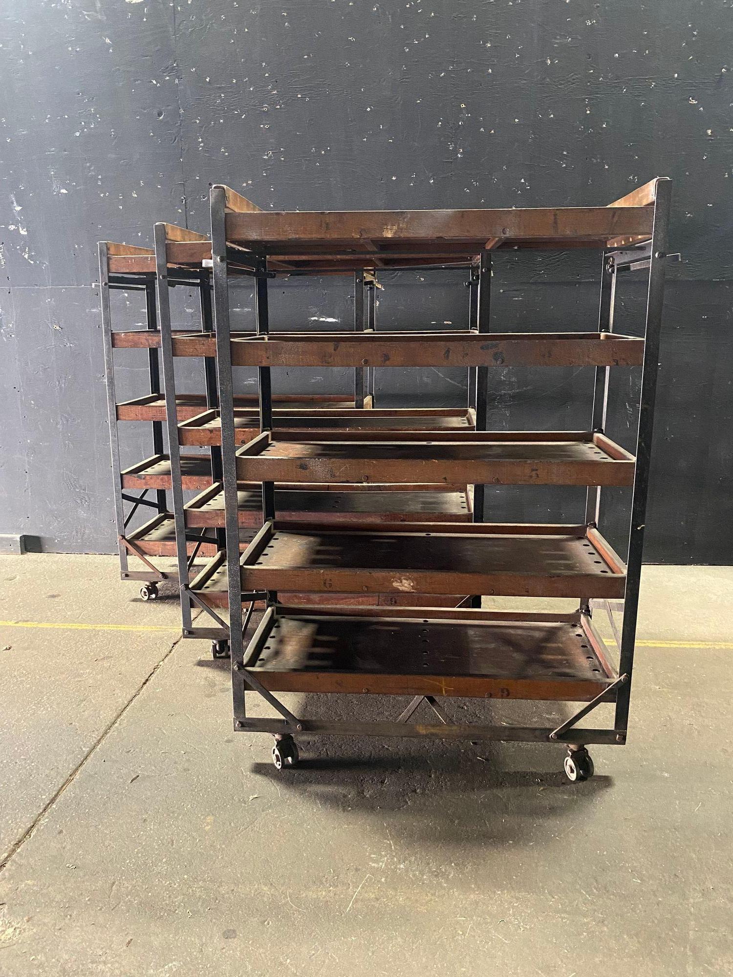 Set di tre scaffalature in legno Nevarax Industrial Antique Angle Iron Wood in vendita 2